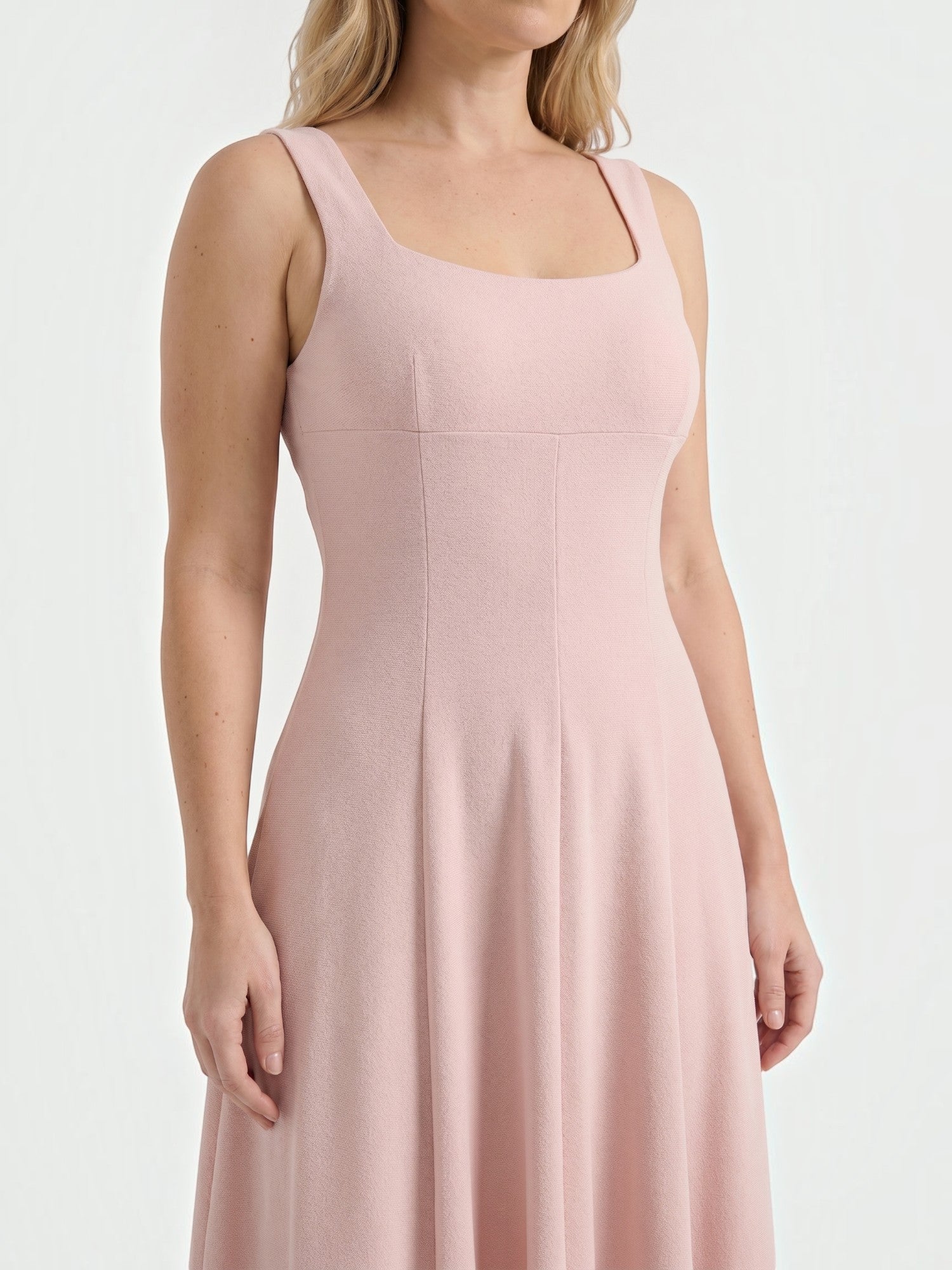 Florina Midikleid mit Karree-Ausschnitt