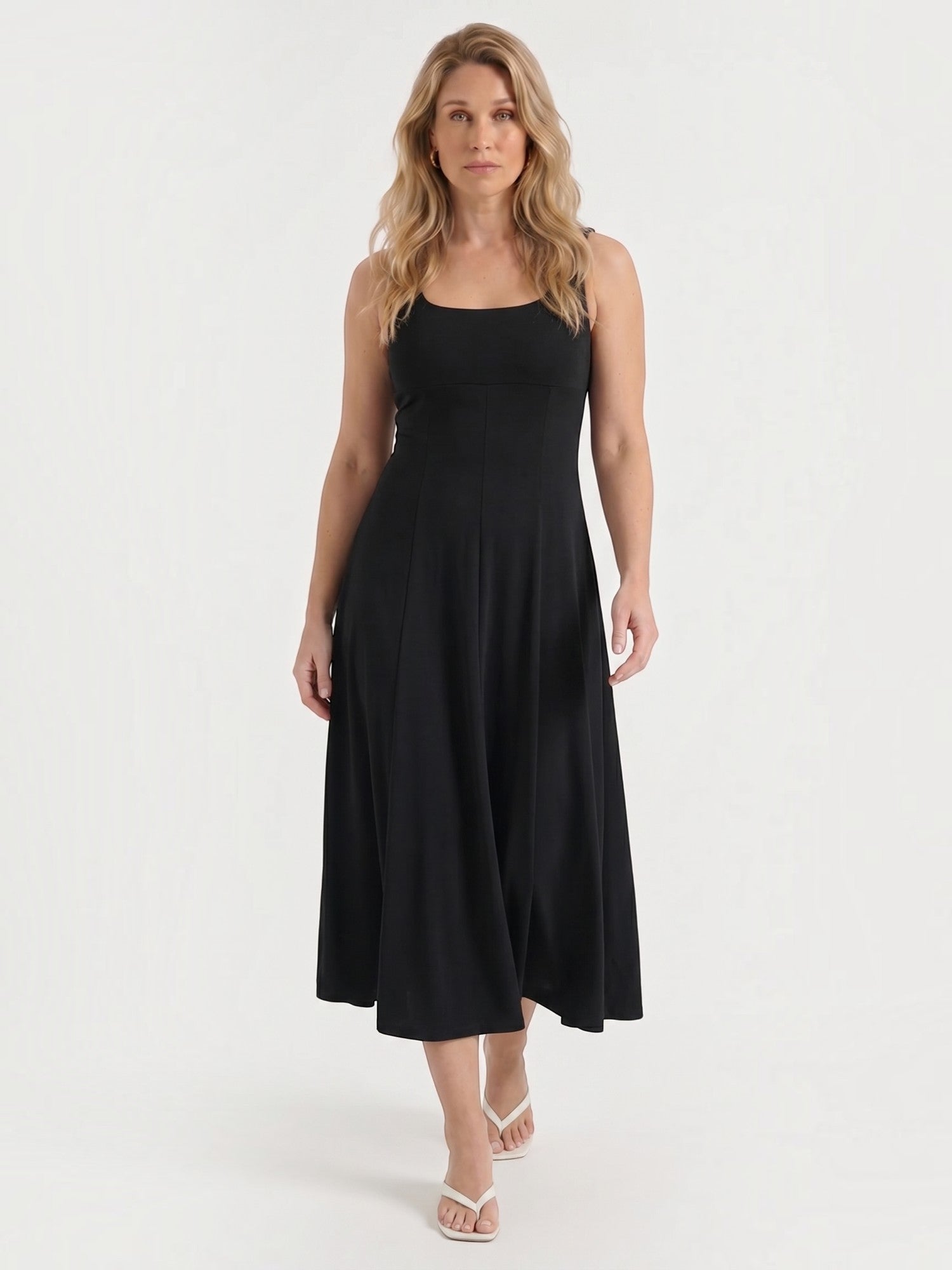 Florina Midikleid mit Karree-Ausschnitt