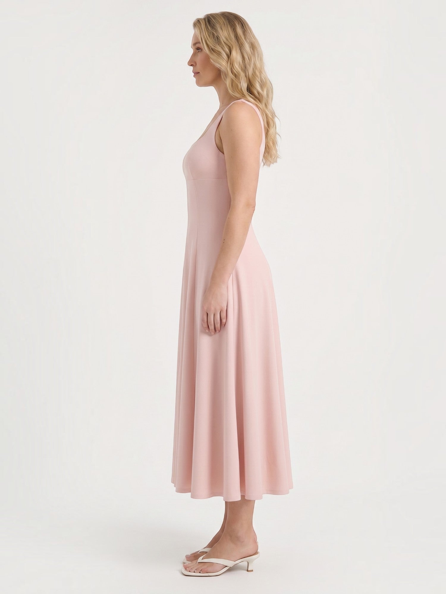 Florina Midikleid mit Karree-Ausschnitt