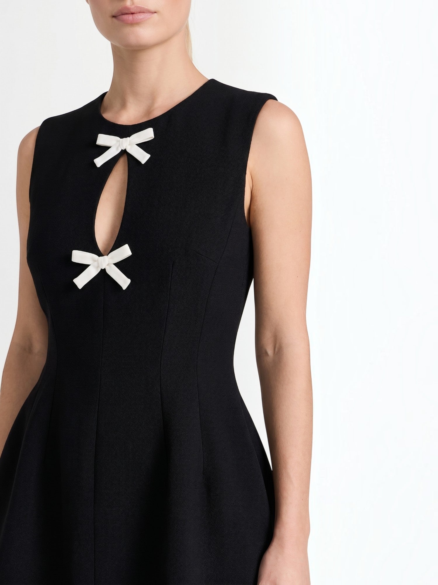 Priscilla Minikleid mit Schleifendetails