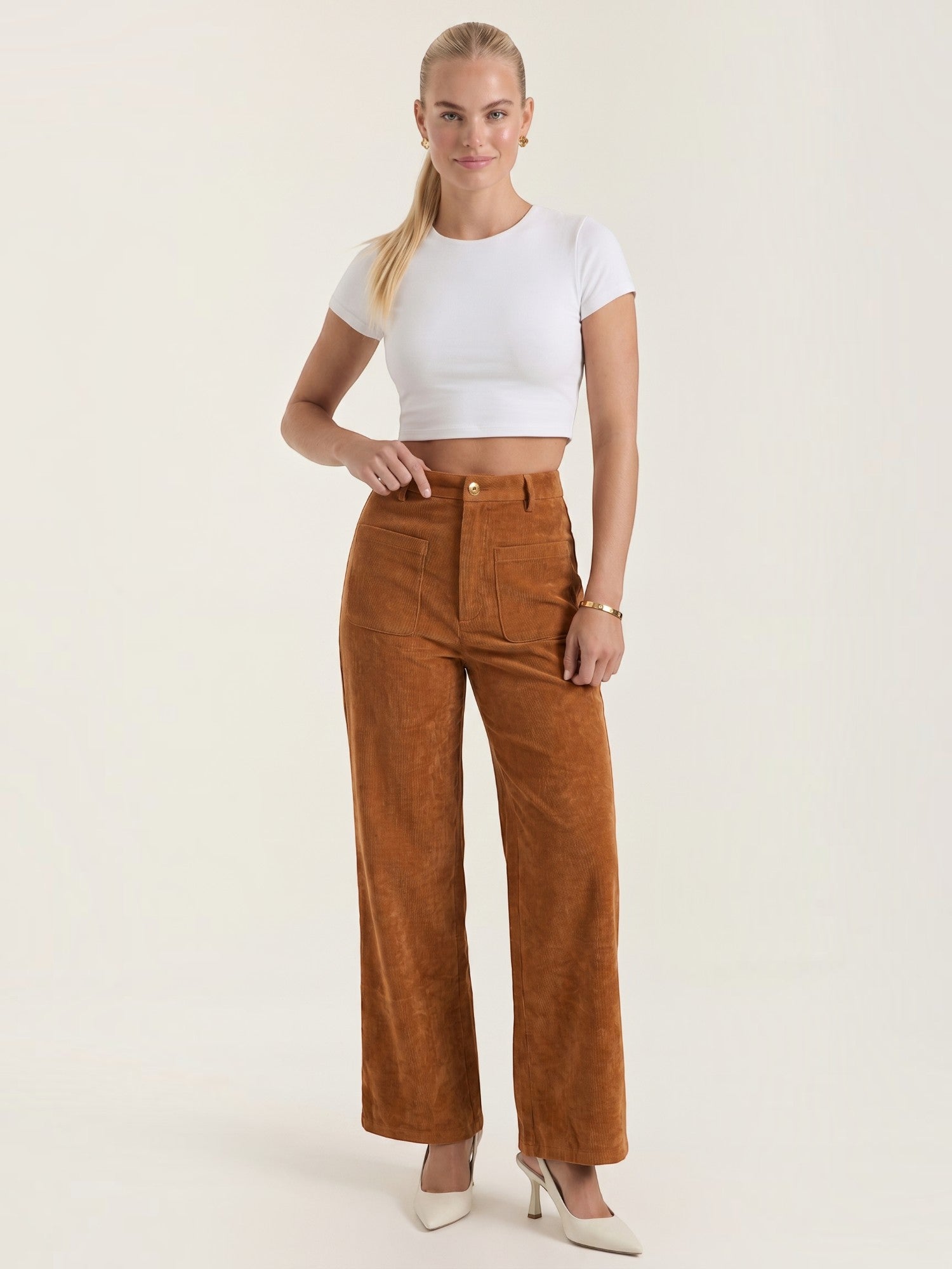 Allison Weite Cordhose