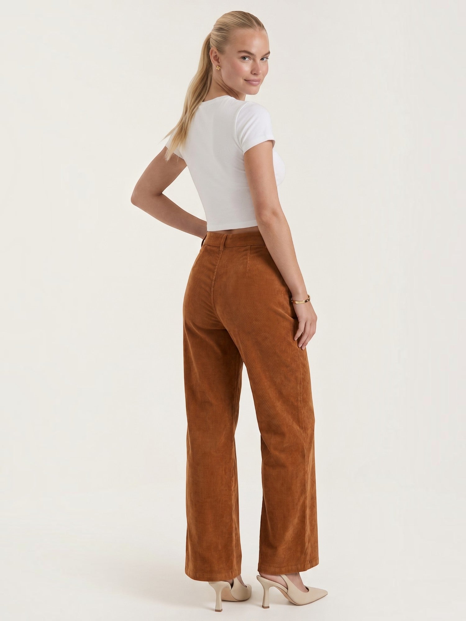 Allison Weite Cordhose