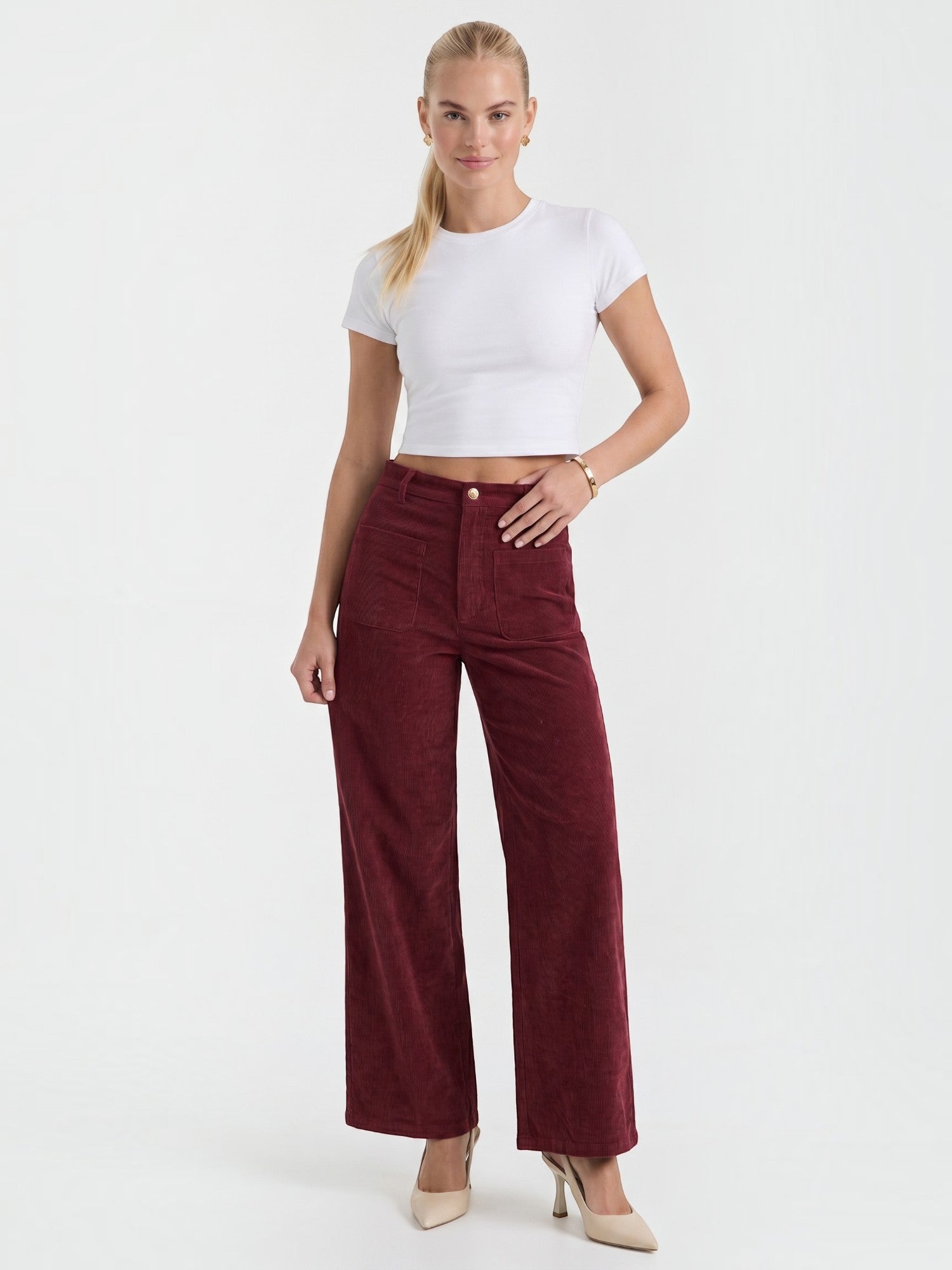 Allison Weite Cordhose