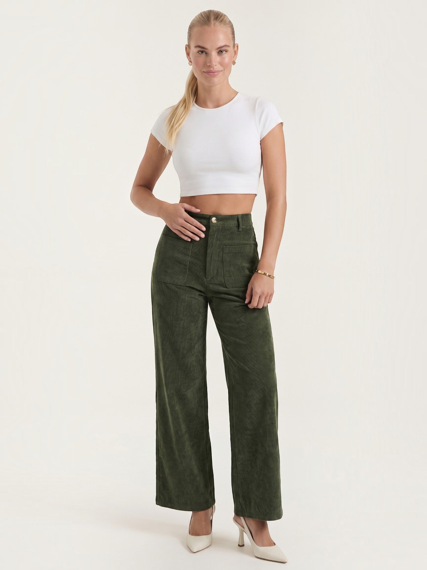 Allison Weite Cordhose