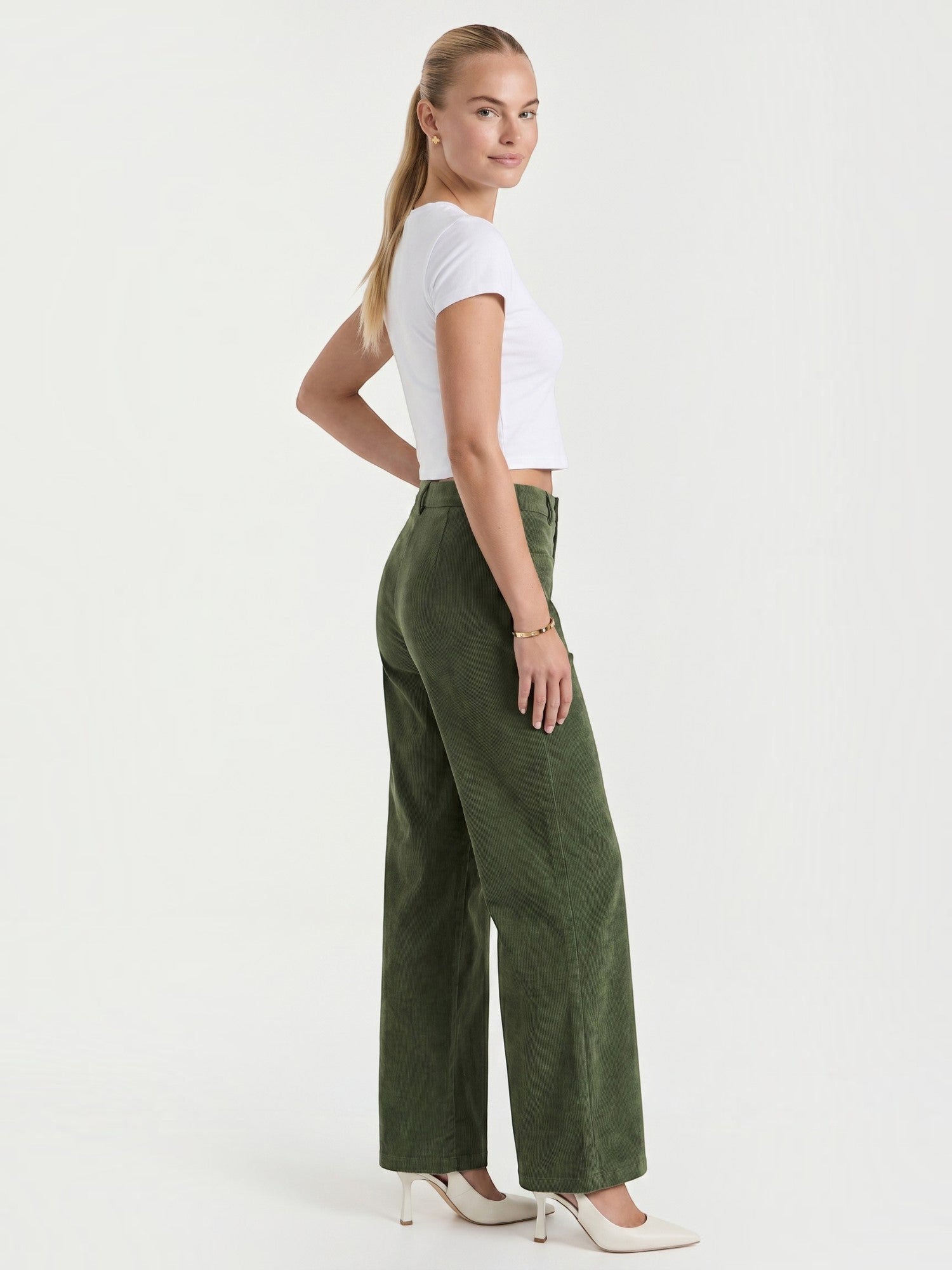 Allison Weite Cordhose