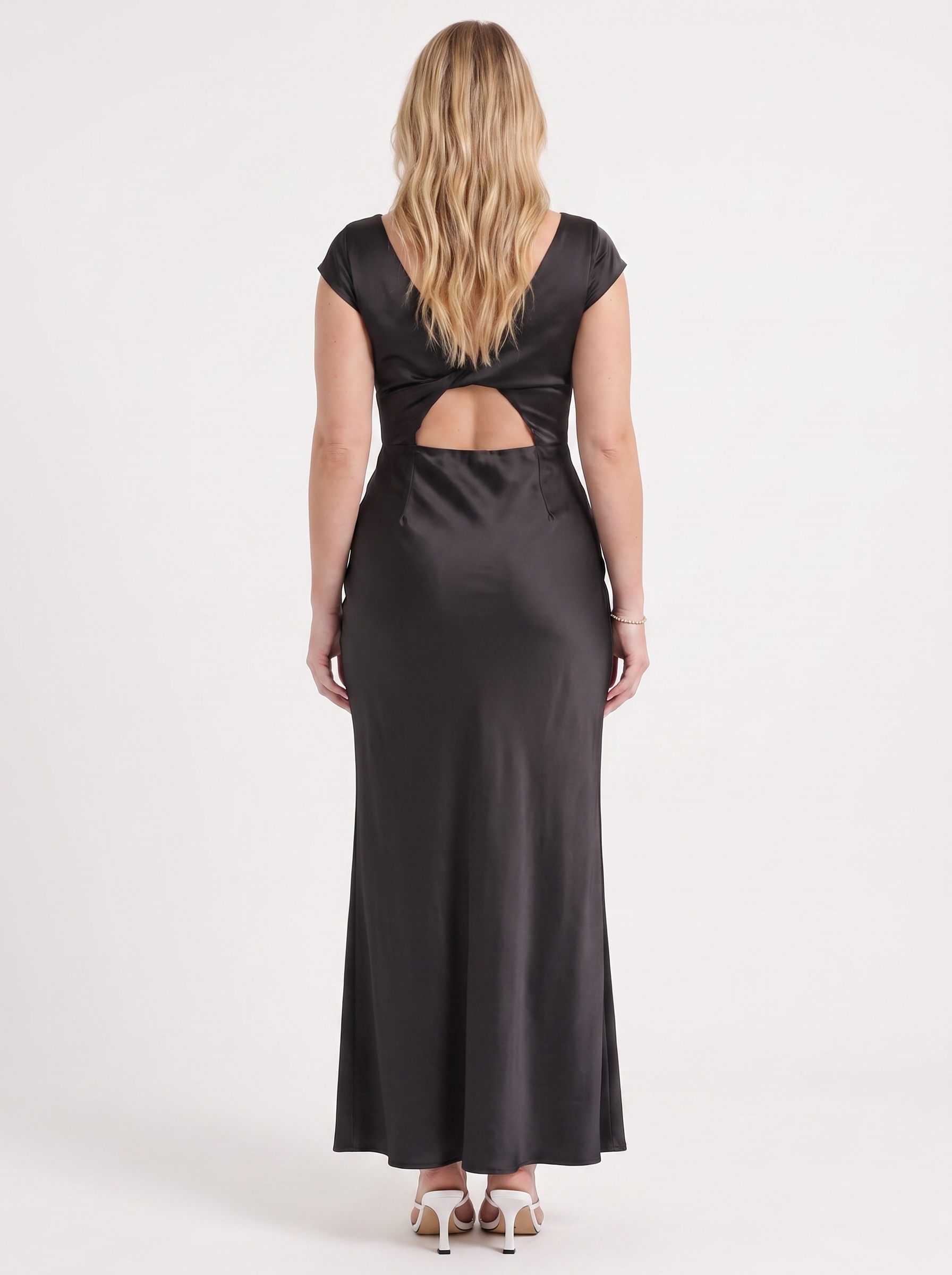 Tessa Maxikleid in Satinoptik mit V-Ausschnitt