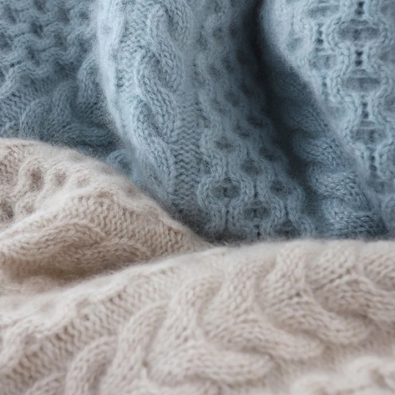 Blanche Pullover mit Zopfmuster