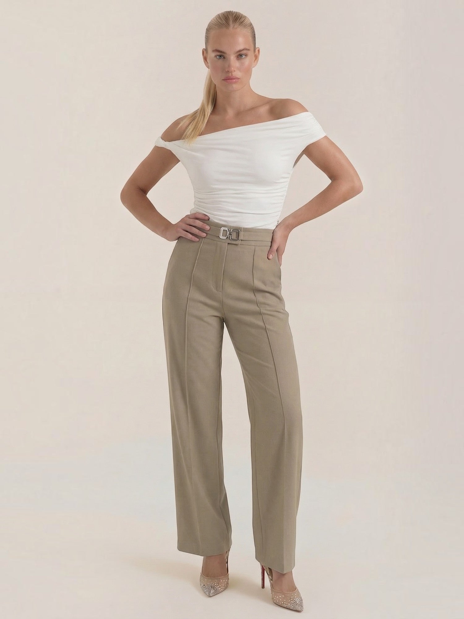 Maxine Stoffhose mit weitem Bein und Zierschnalle