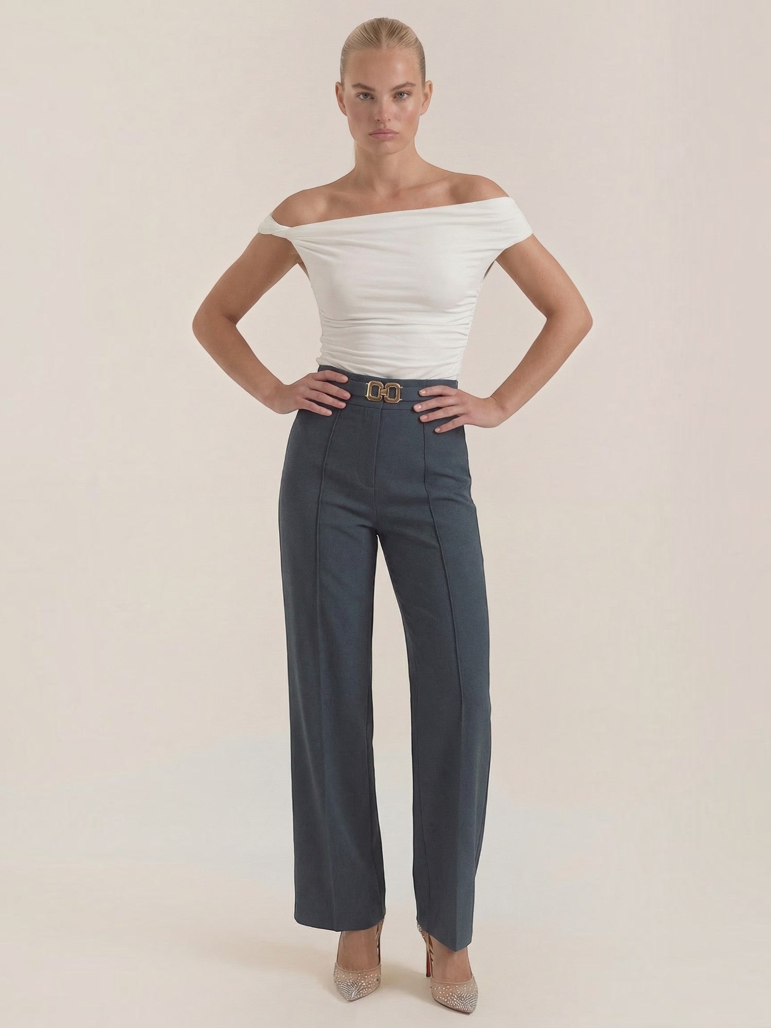 Maxine Stoffhose mit weitem Bein und Zierschnalle