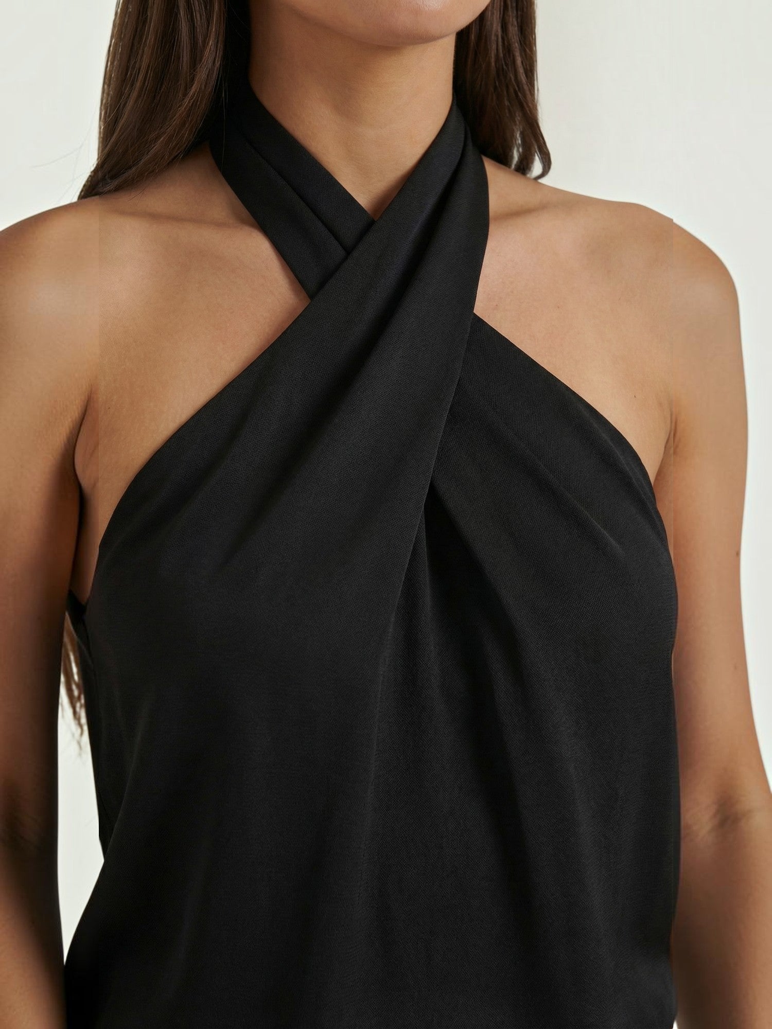 Gina Halter-Top mit Cross-Ausschnitt