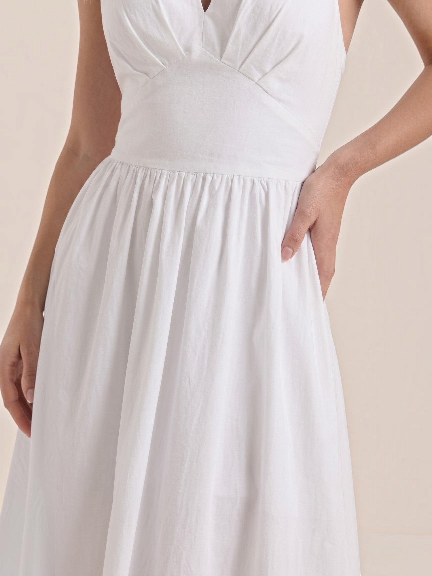 Harlow Neckholder-Midikleid mit V-Ausschnitt