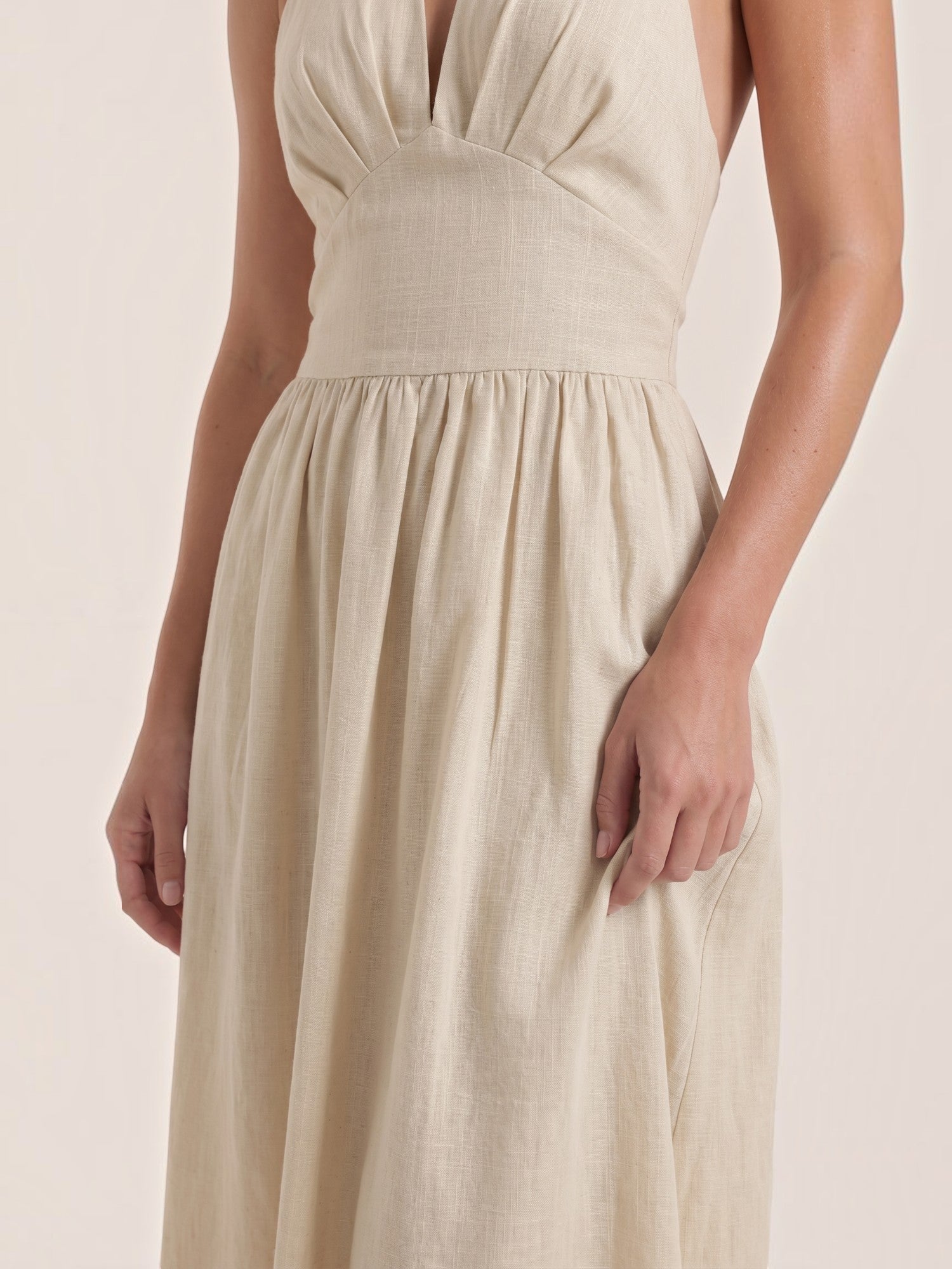 Harlow Neckholder-Midikleid mit V-Ausschnitt