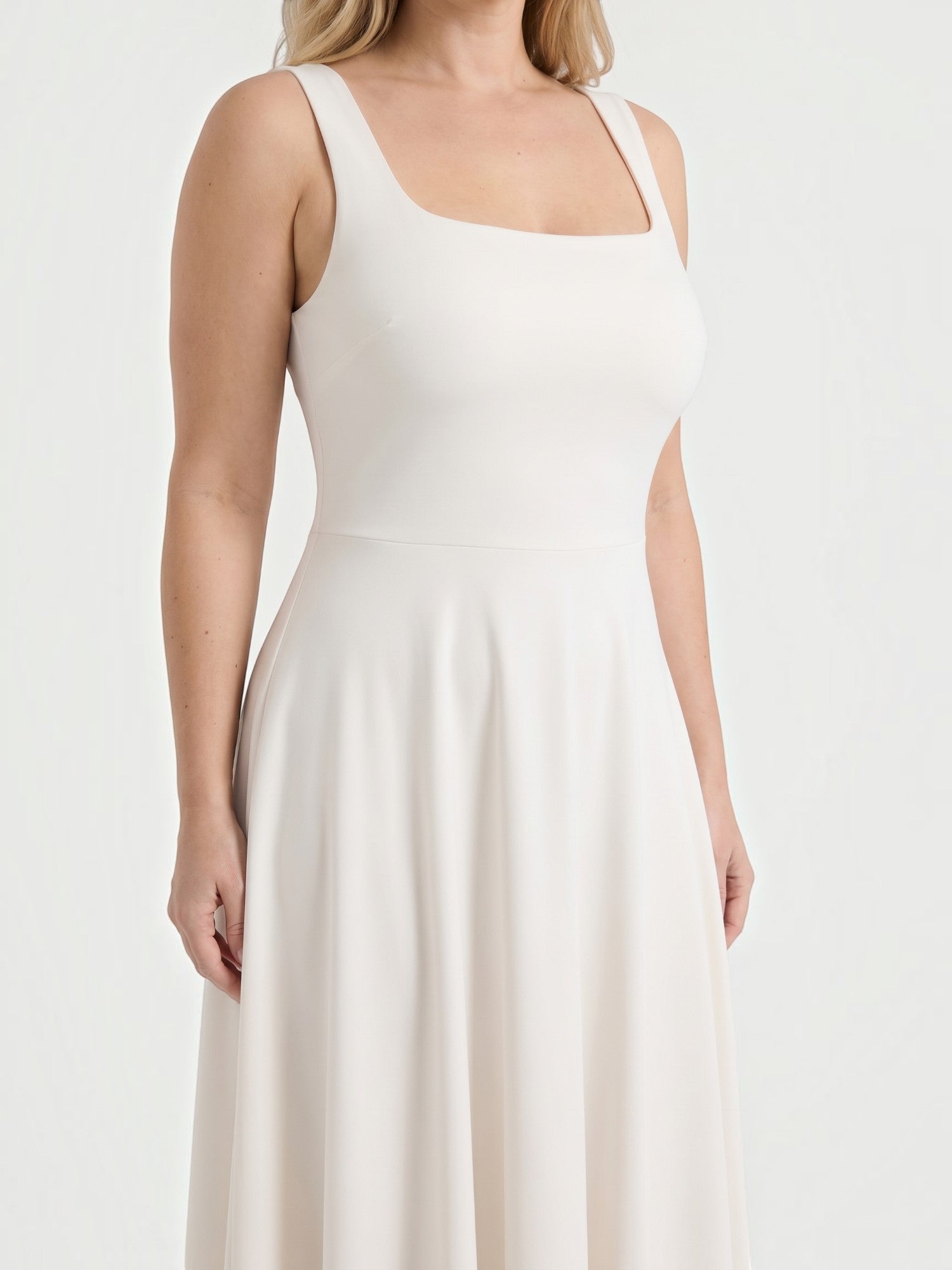 Florina Midikleid mit Karree-Ausschnitt