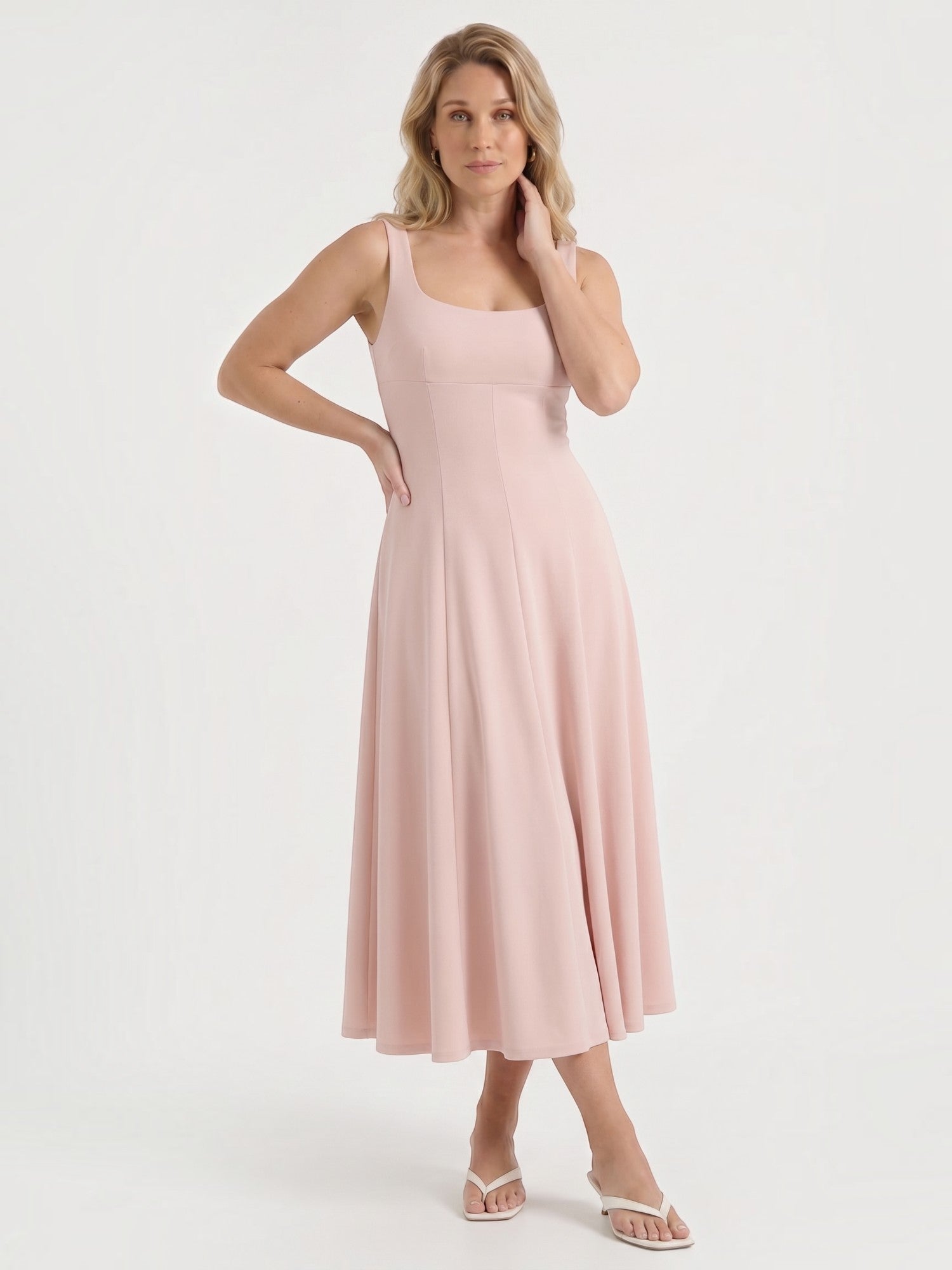 Florina Midikleid mit Karree-Ausschnitt