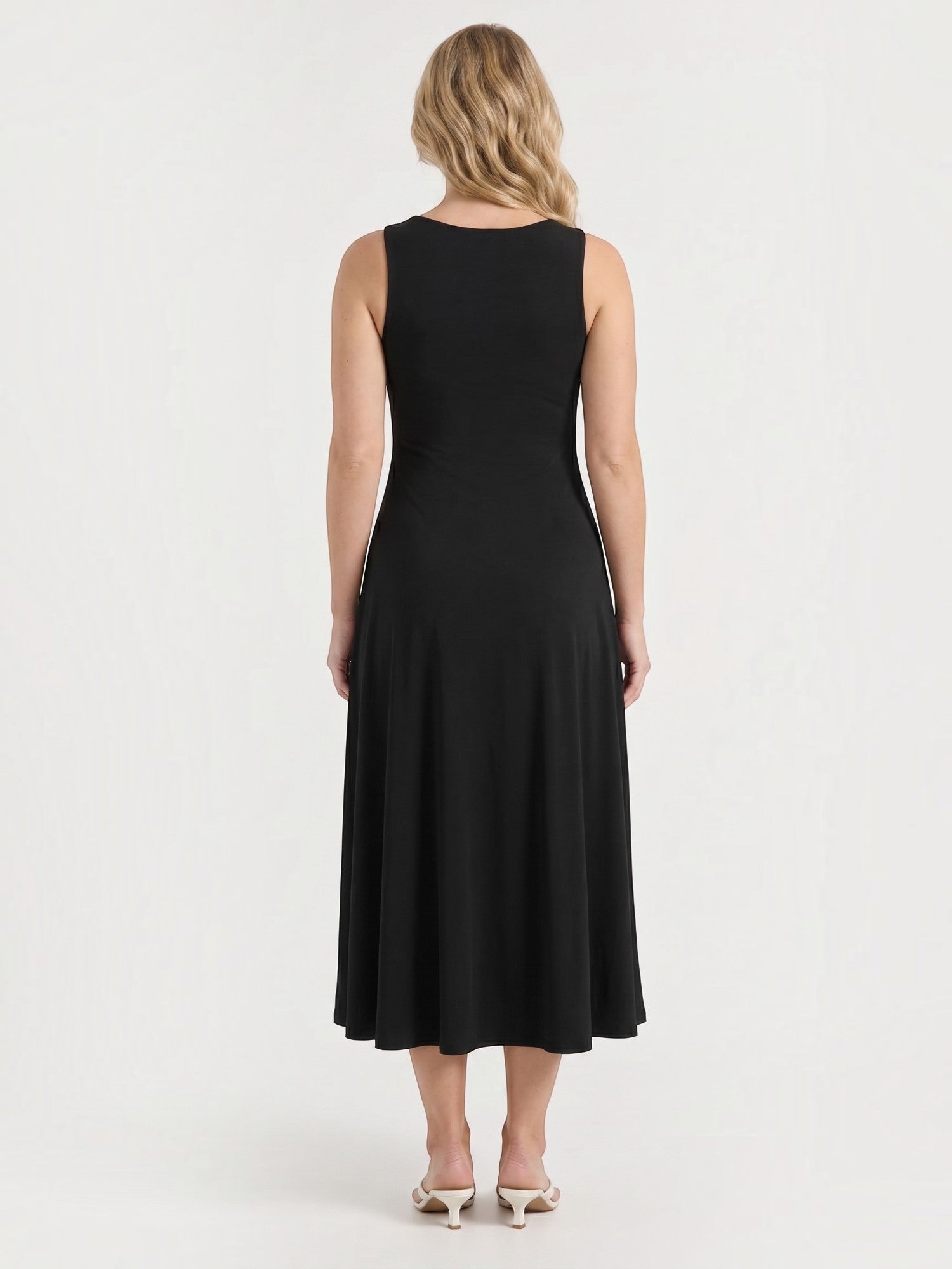 Florina Midikleid mit Karree-Ausschnitt