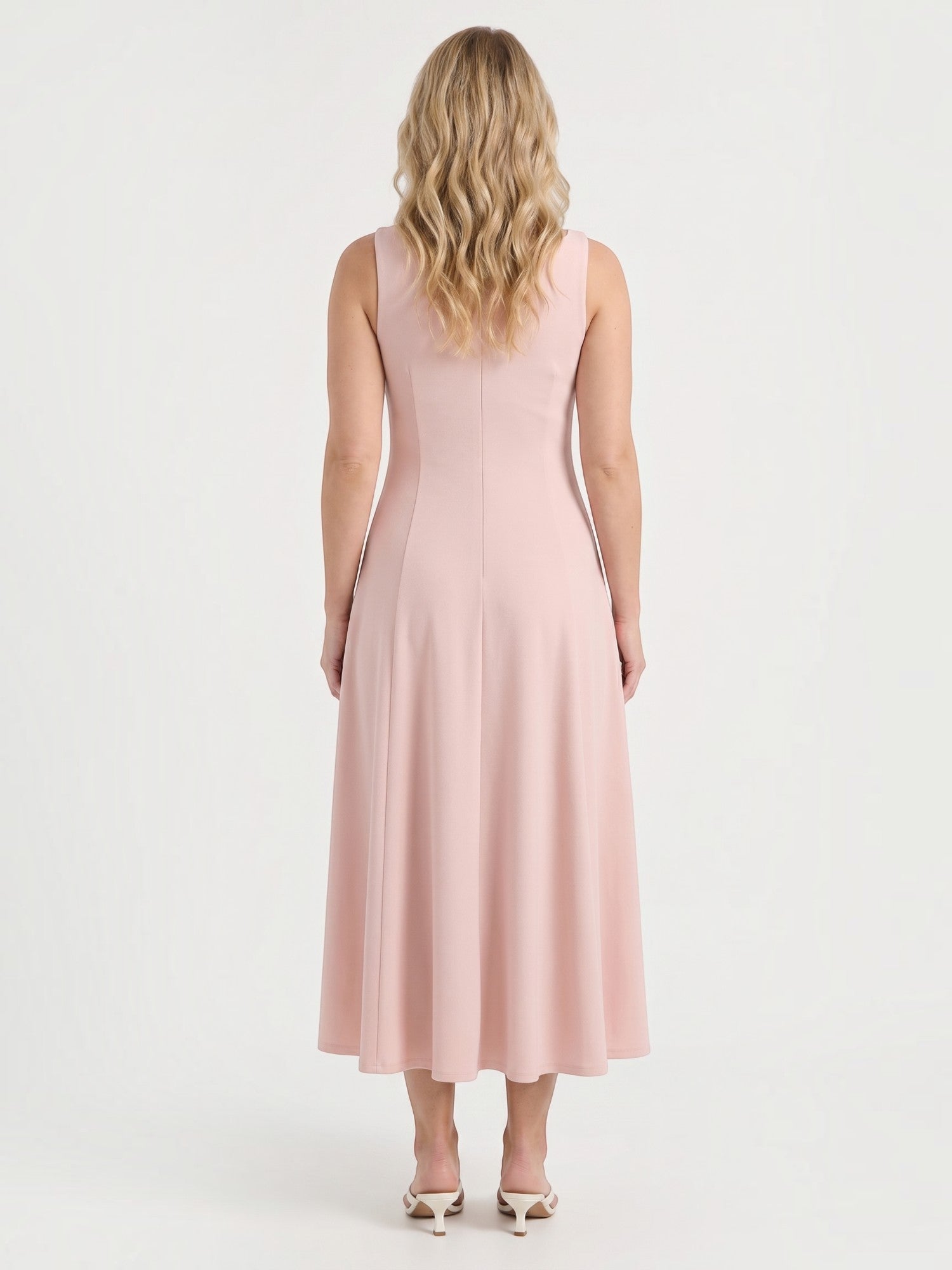 Florina Midikleid mit Karree-Ausschnitt