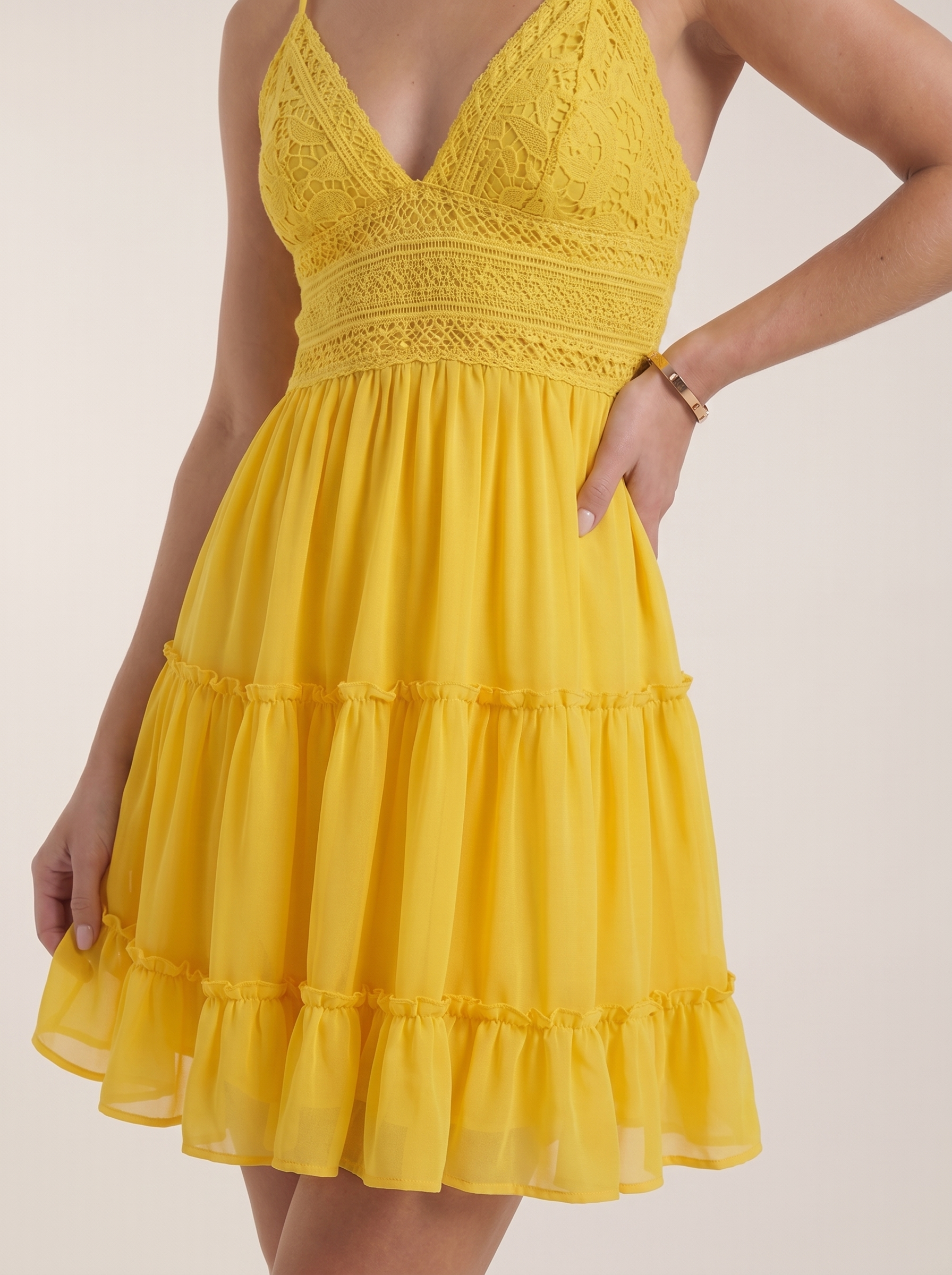 Christy Mini-Sommerkleid mit Spitze und Stufenrock