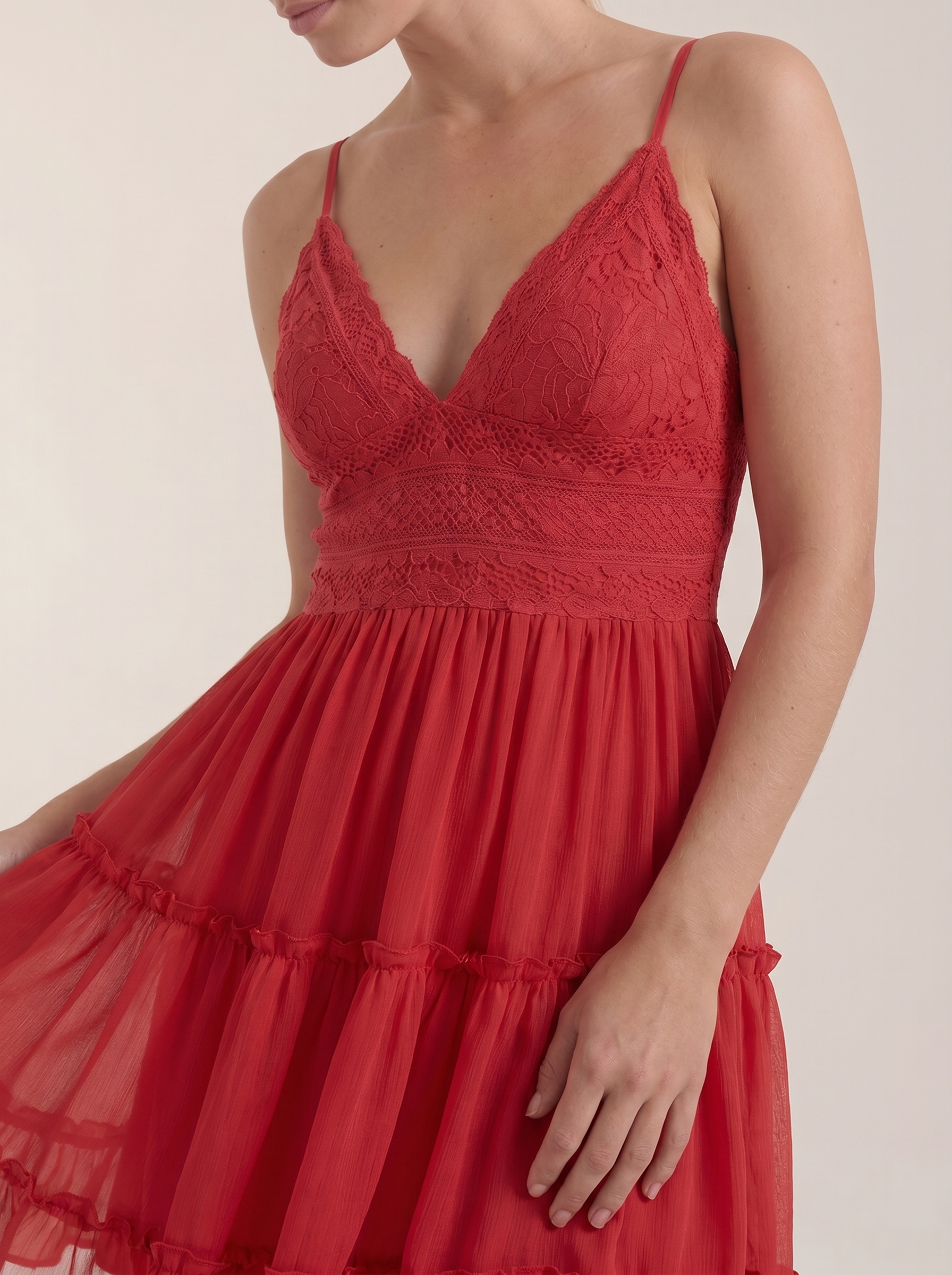 Christy Mini-Sommerkleid mit Spitze und Stufenrock
