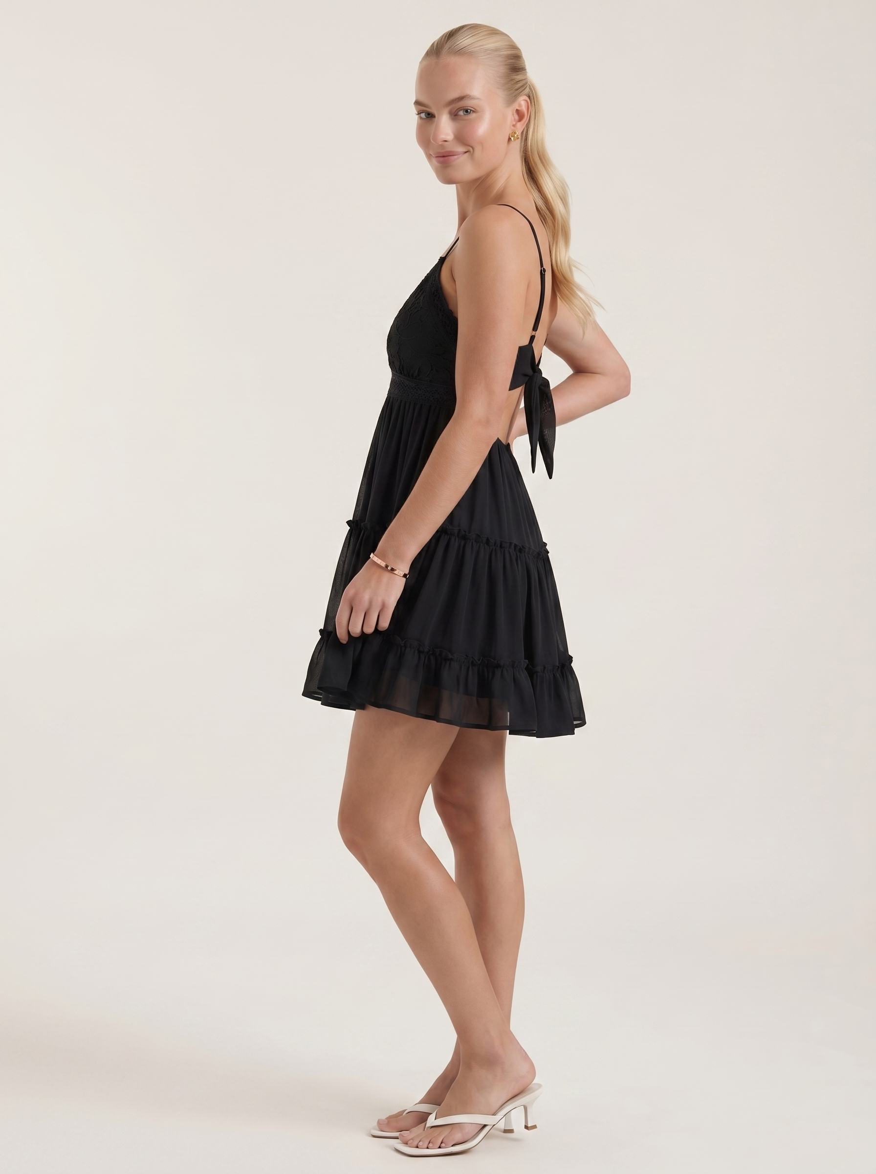 Christy Mini-Sommerkleid mit Spitze und Stufenrock