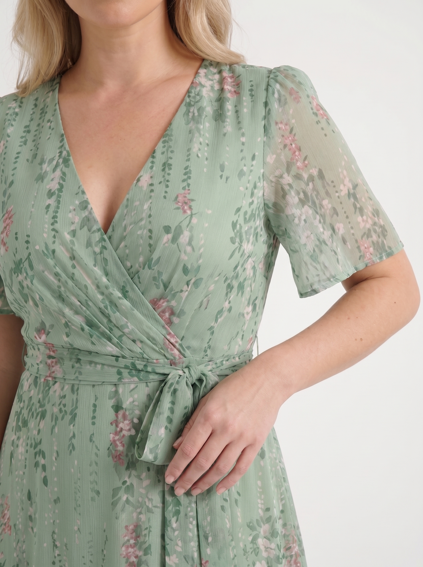 Sharnie Midikleid mit Blumenprint und Wickeloptik