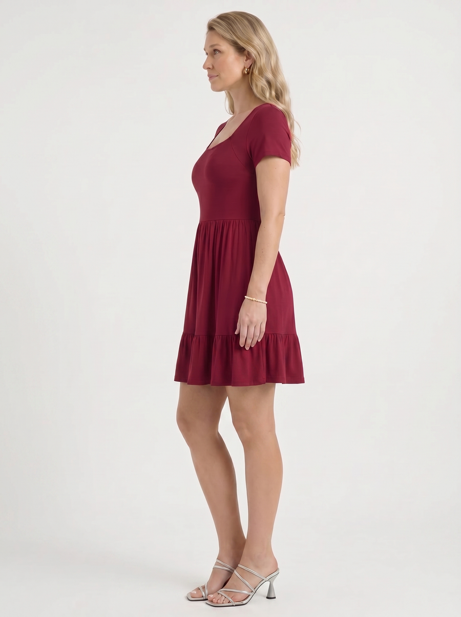 Wanda Minikleid mit Karree-Ausschnitt und Stufenrock