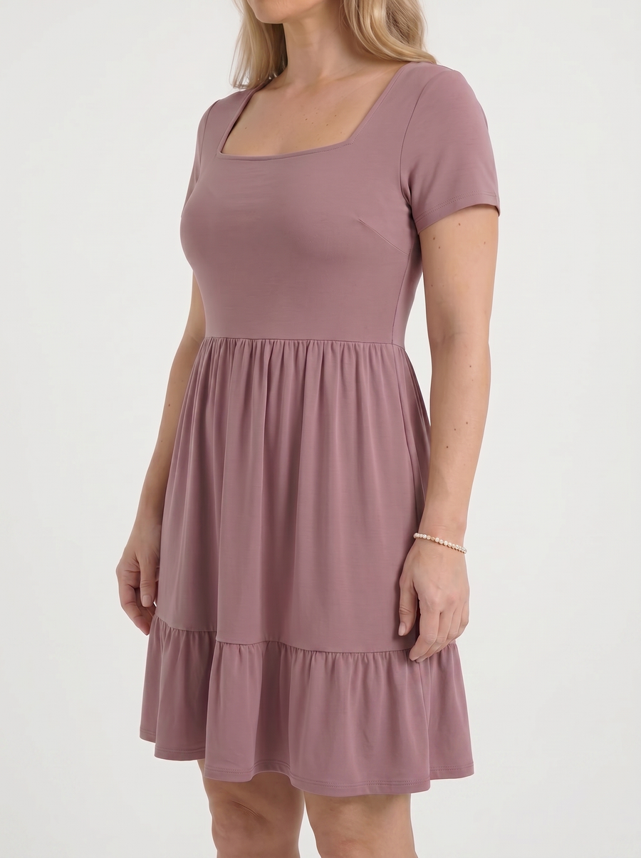 Wanda Minikleid mit Karree-Ausschnitt und Stufenrock