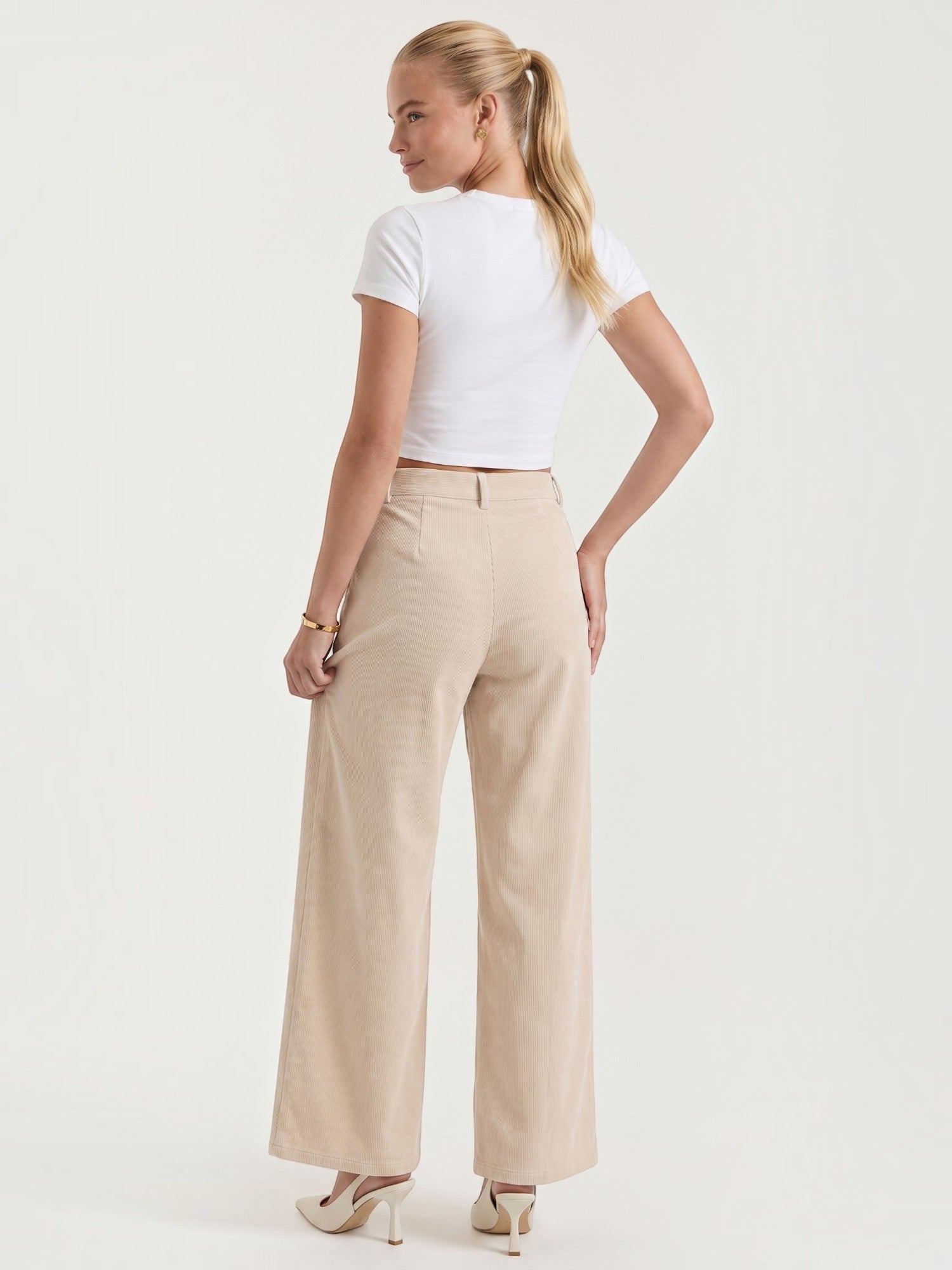 Allison Weite Cordhose