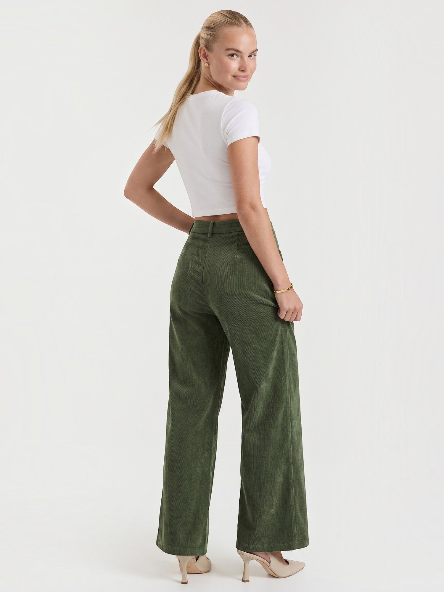 Allison Weite Cordhose