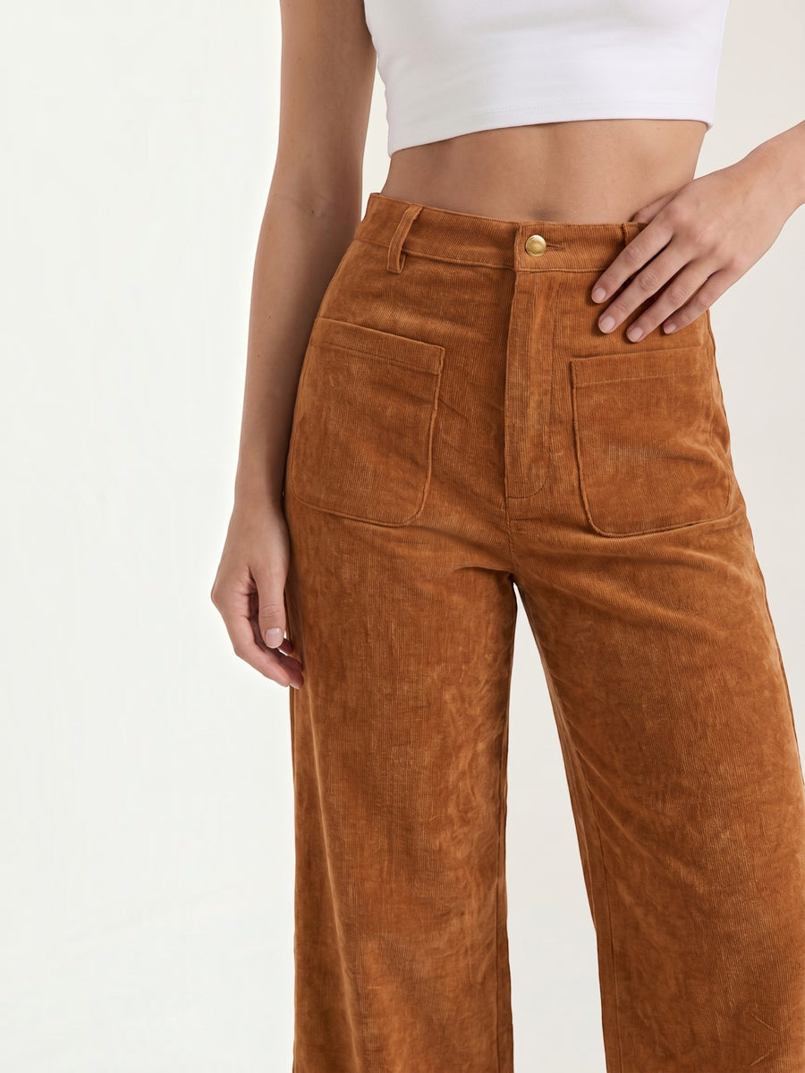 Allison Weite Cordhose