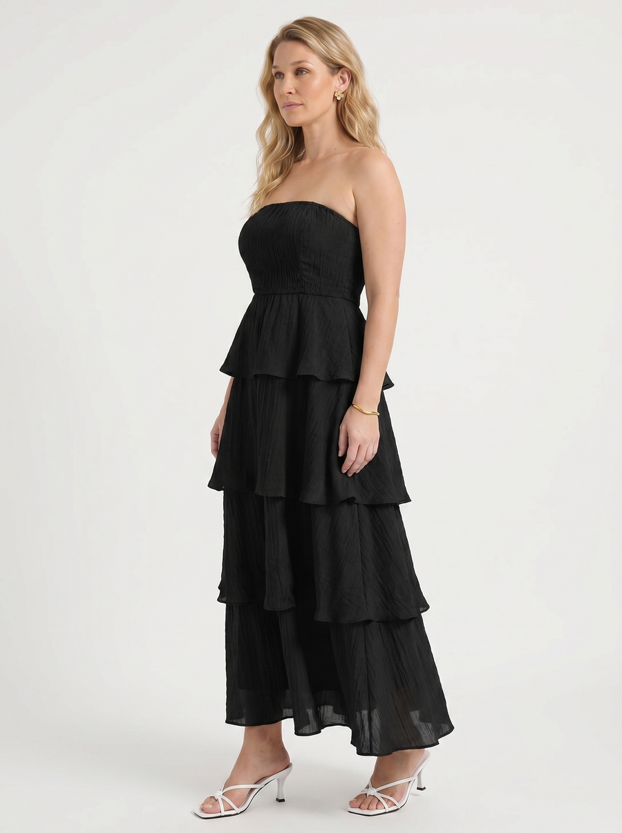 Una Bandeau-Maxikleid mit Stufenrock