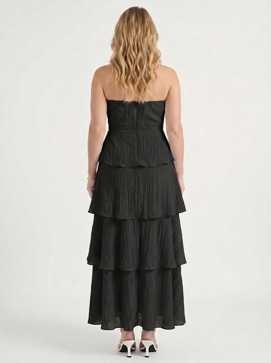 Una Bandeau-Maxikleid mit Stufenrock