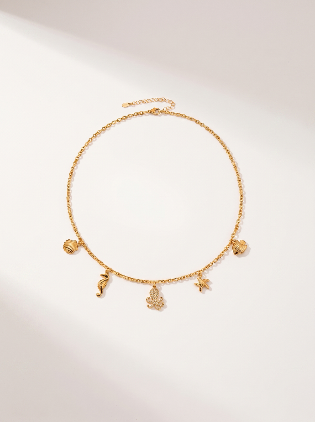 Lotte Charm-Halskette mit Meeresmotiven