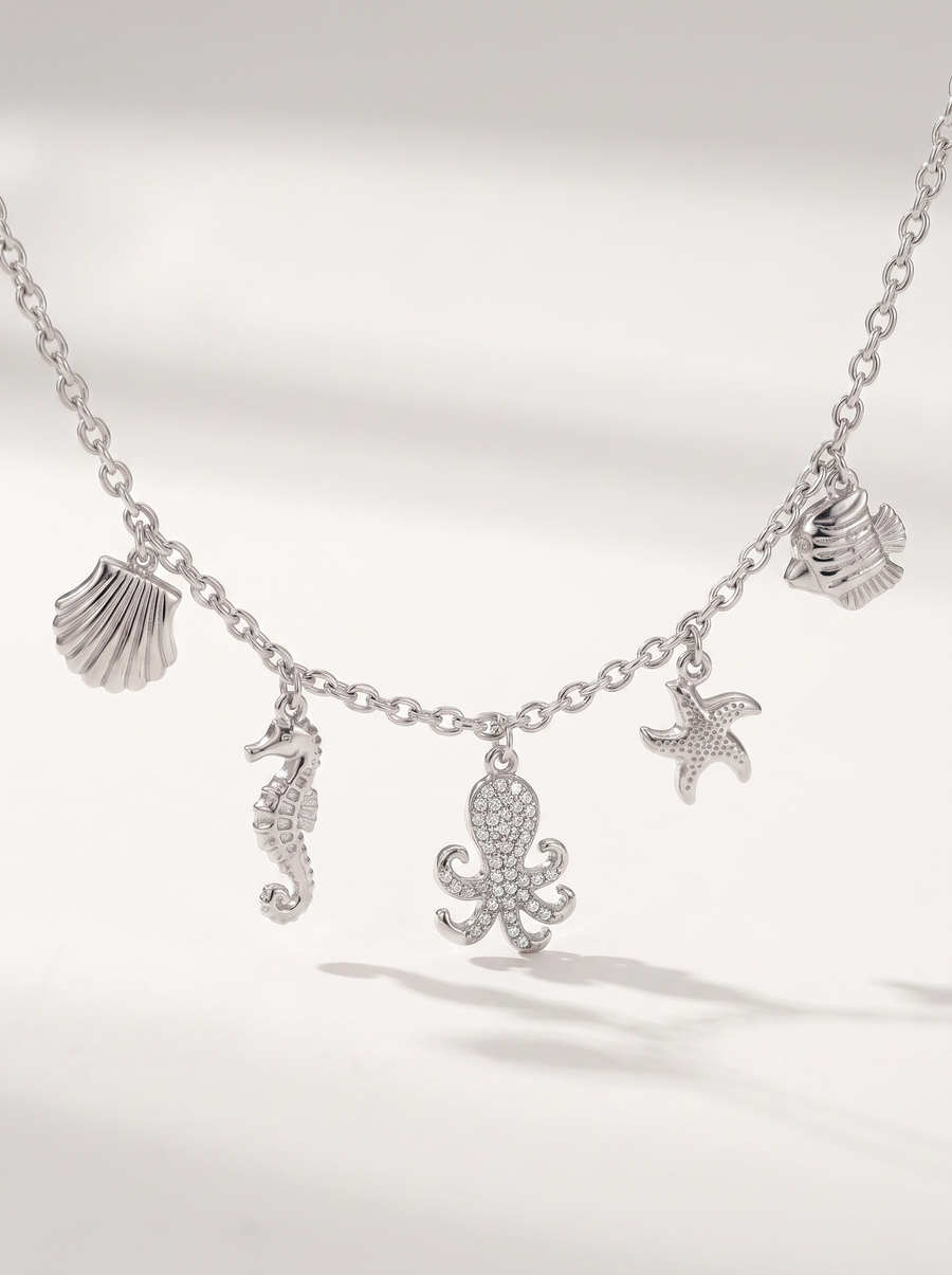 Lotte Charm-Halskette mit Meeresmotiven