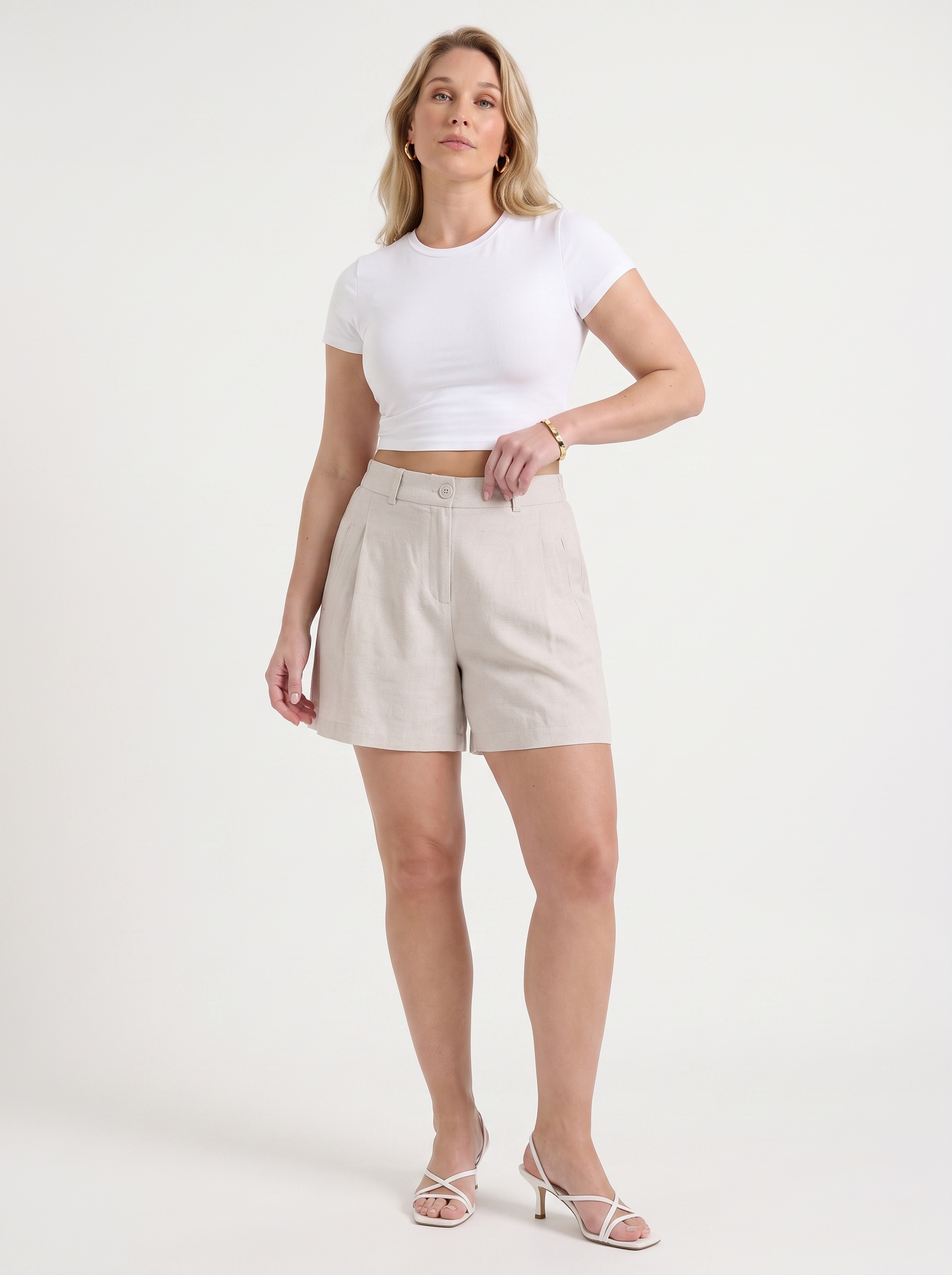 Kyrine Shorts mit Bundfalten