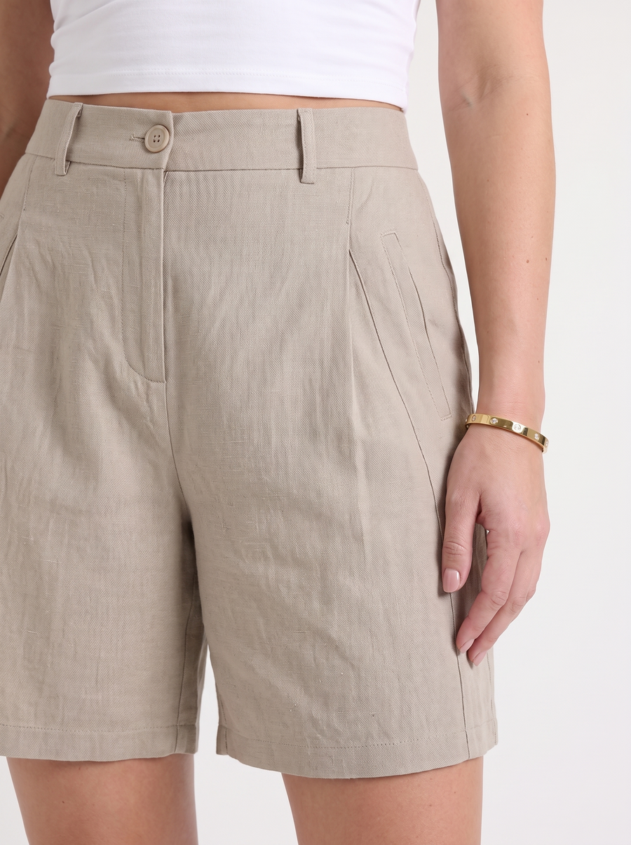 Kyrine Shorts mit Bundfalten
