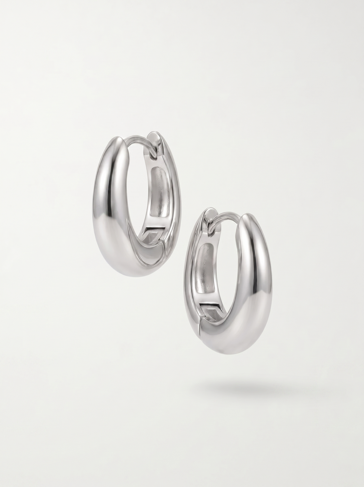 Ginevra Huggie-Creolen mit runder Form