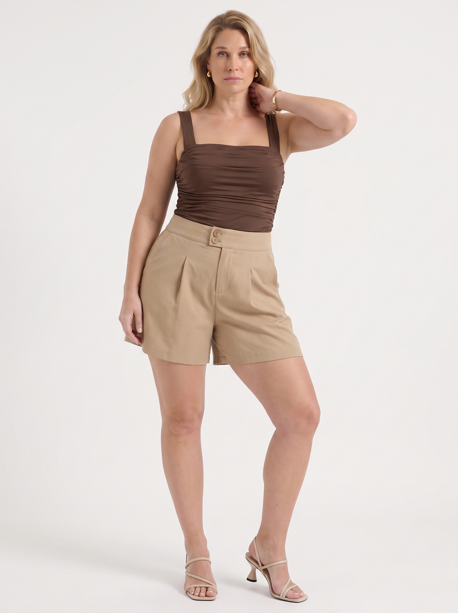 Carla Shorts mit Doppelknopfdetail