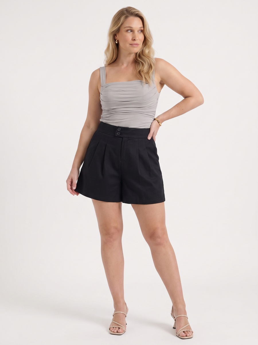 Carla Shorts mit Doppelknopfdetail