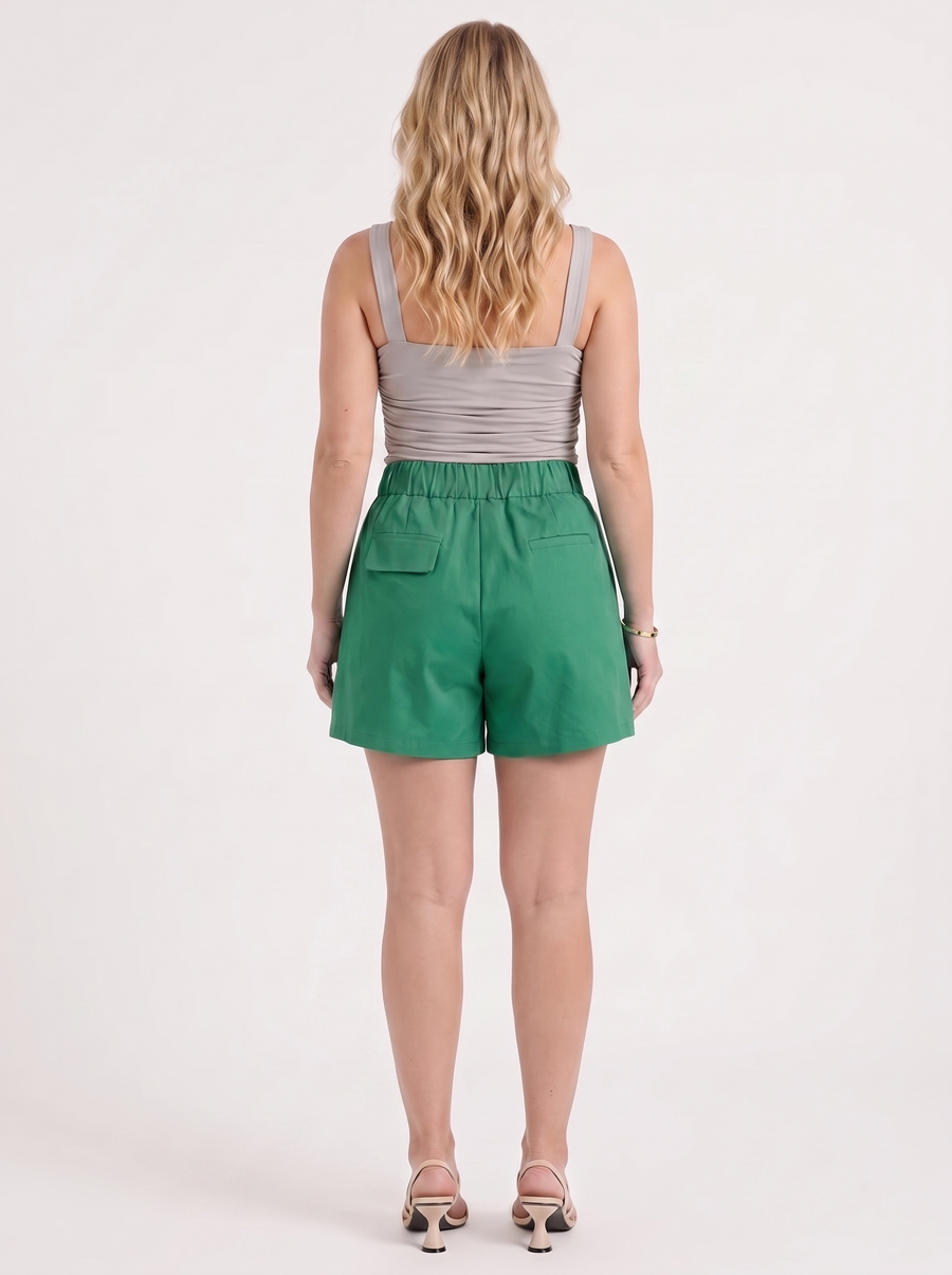 Carla Shorts mit Doppelknopfdetail