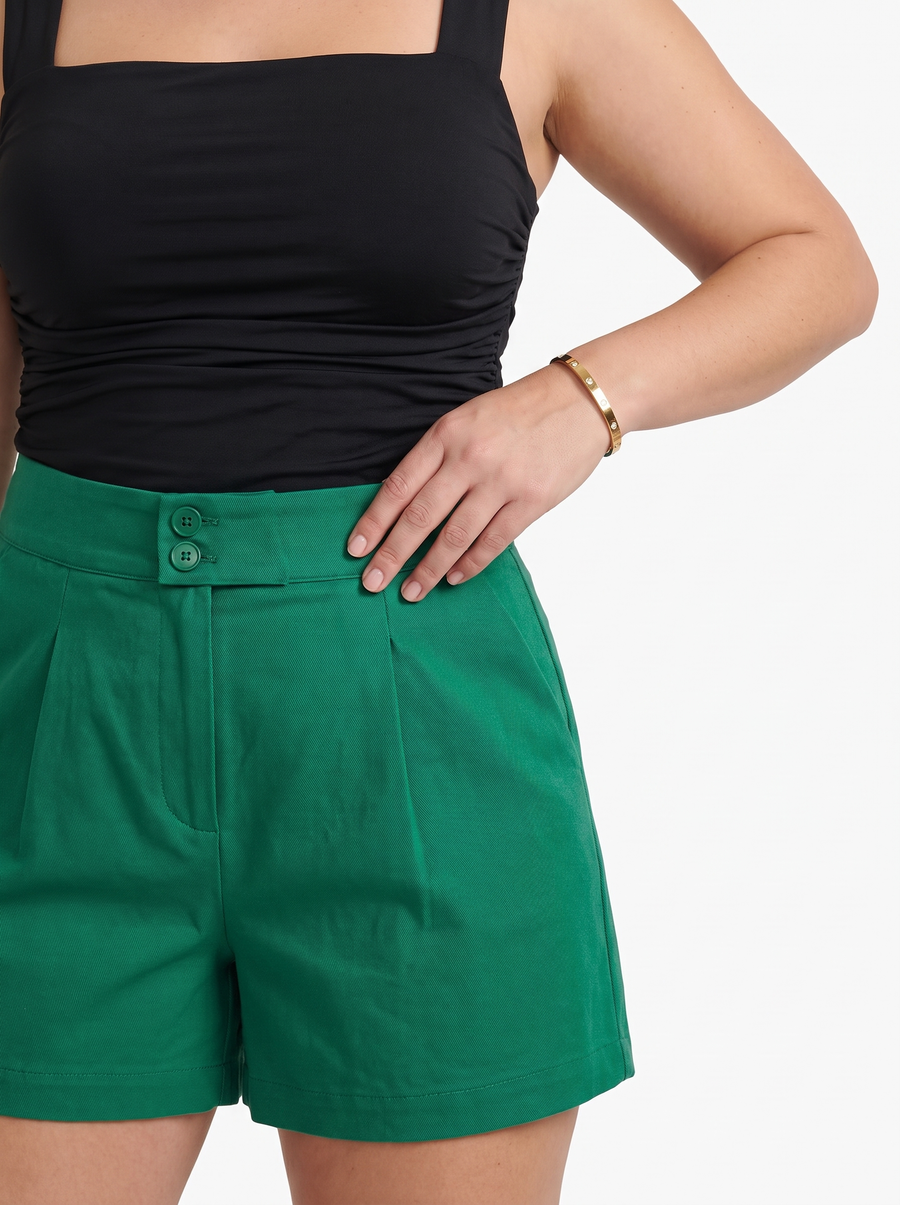 Carla Shorts mit Doppelknopfdetail