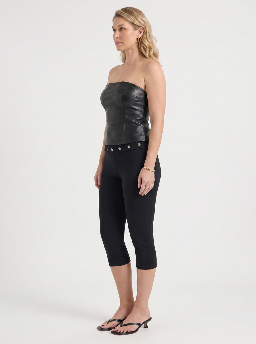 Chrissy Caprihose mit Knopfdetail