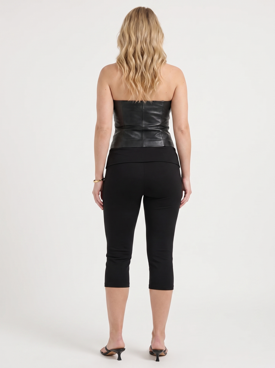 Chrissy Caprihose mit Knopfdetail