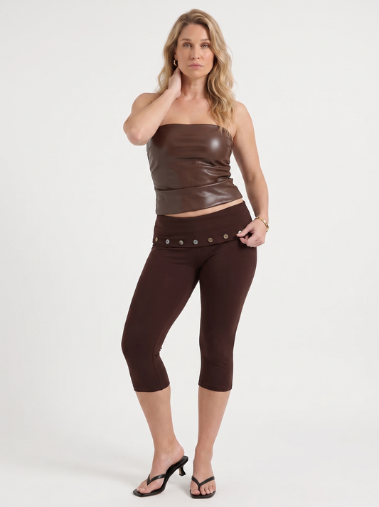 Chrissy Caprihose mit Knopfdetail