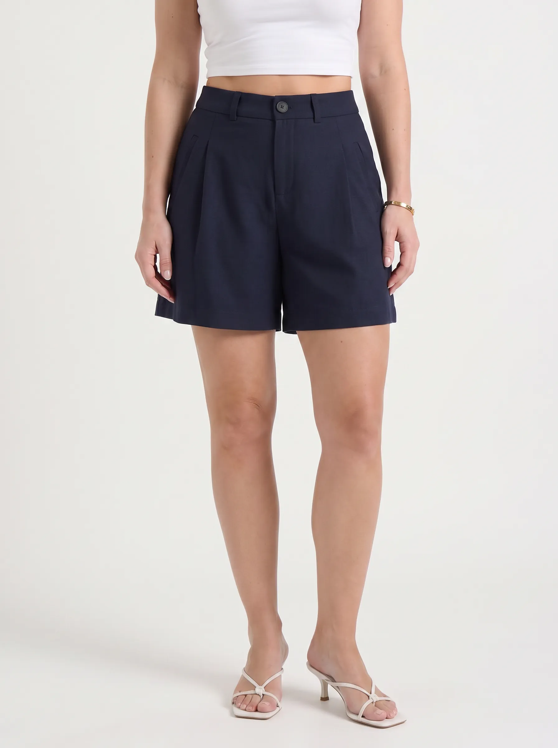 Kyrine Shorts mit Bundfalten