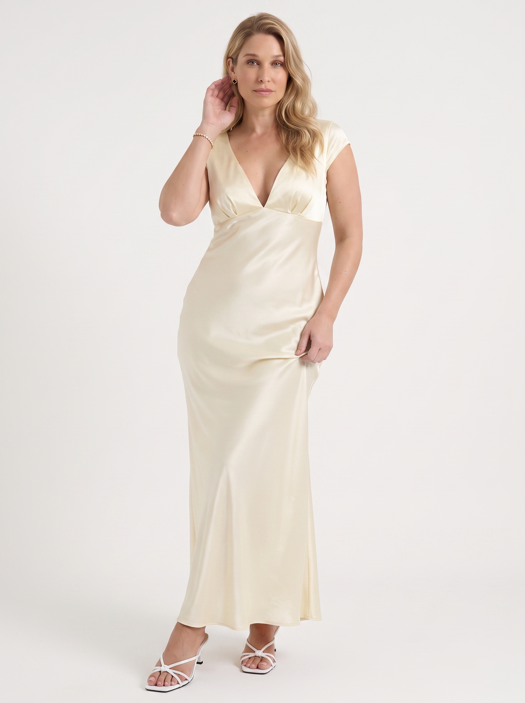 Tessa Maxikleid in Satinoptik mit V-Ausschnitt