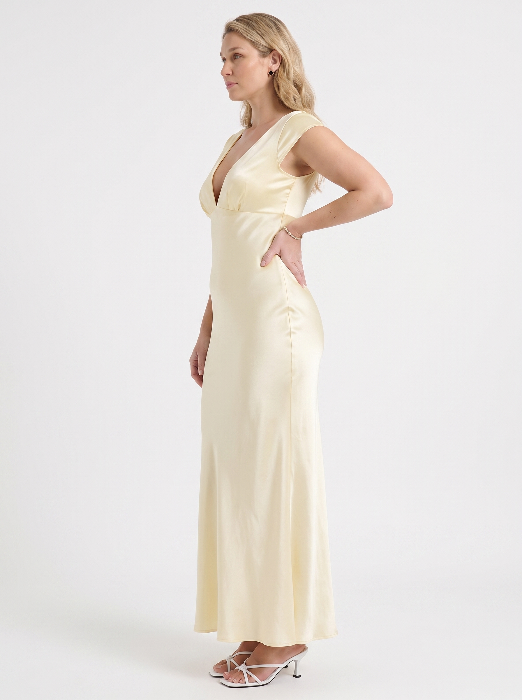 Tessa Maxikleid in Satinoptik mit V-Ausschnitt