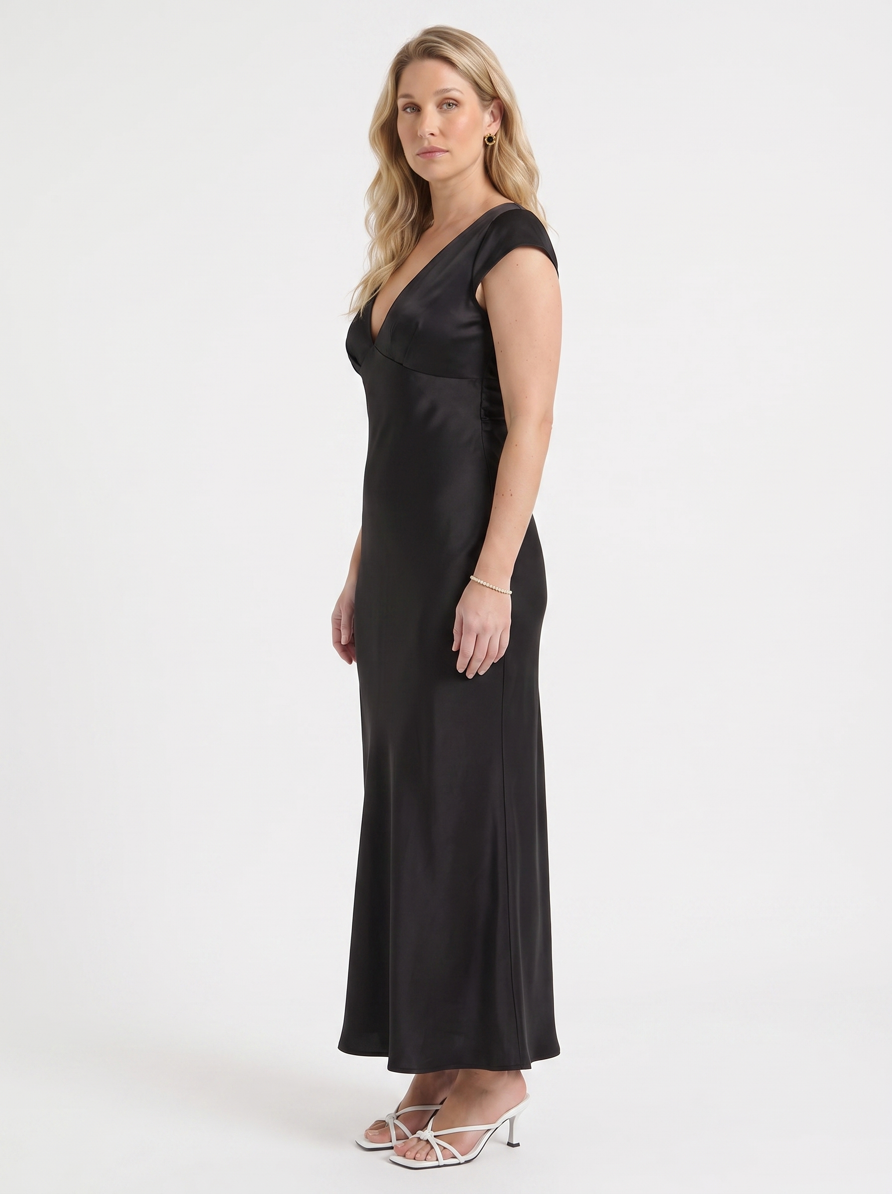 Tessa Maxikleid in Satinoptik mit V-Ausschnitt