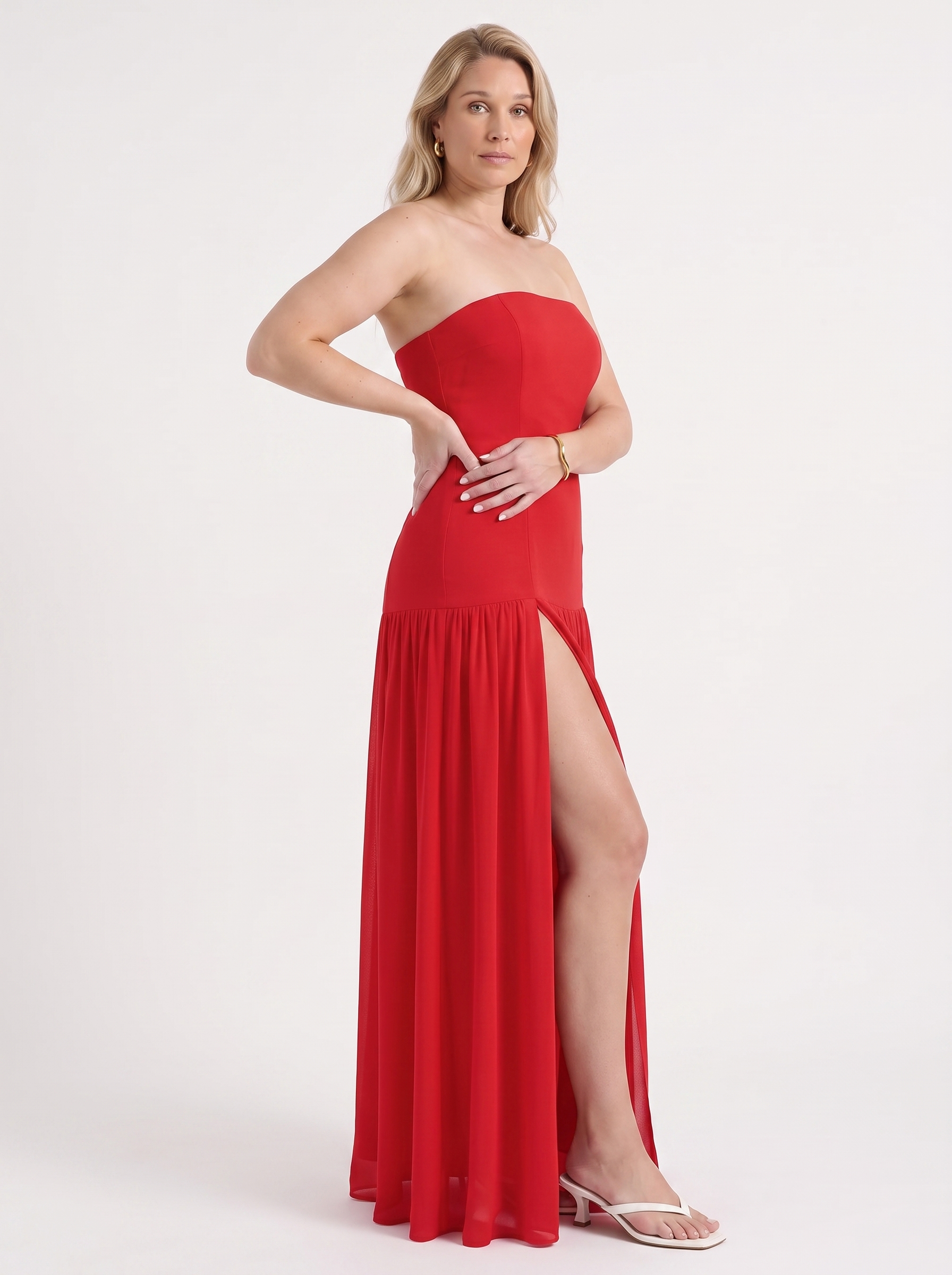 Skye Schulterfreies Maxikleid mit Beinschlitz