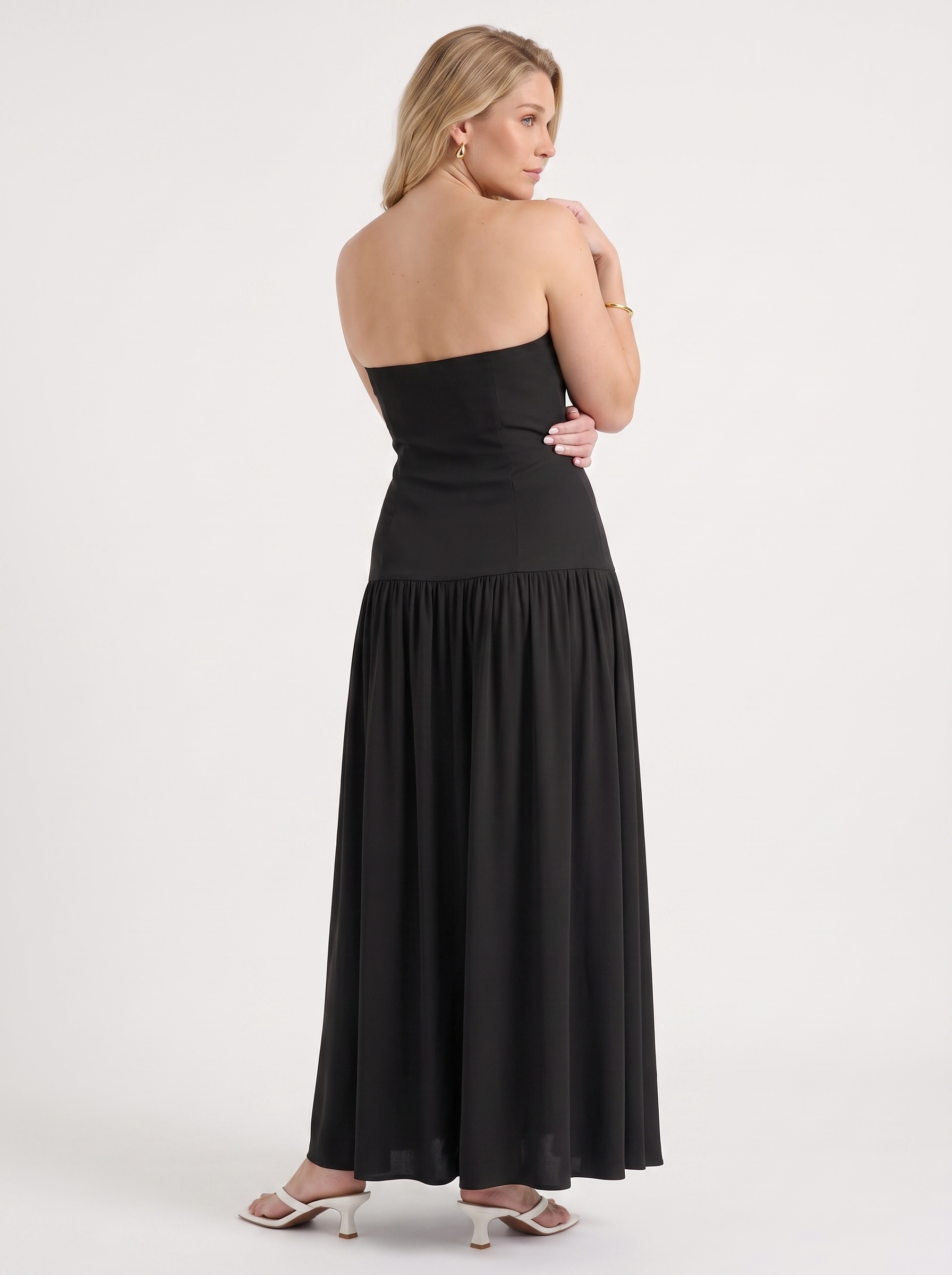 Skye Schulterfreies Maxikleid mit Beinschlitz