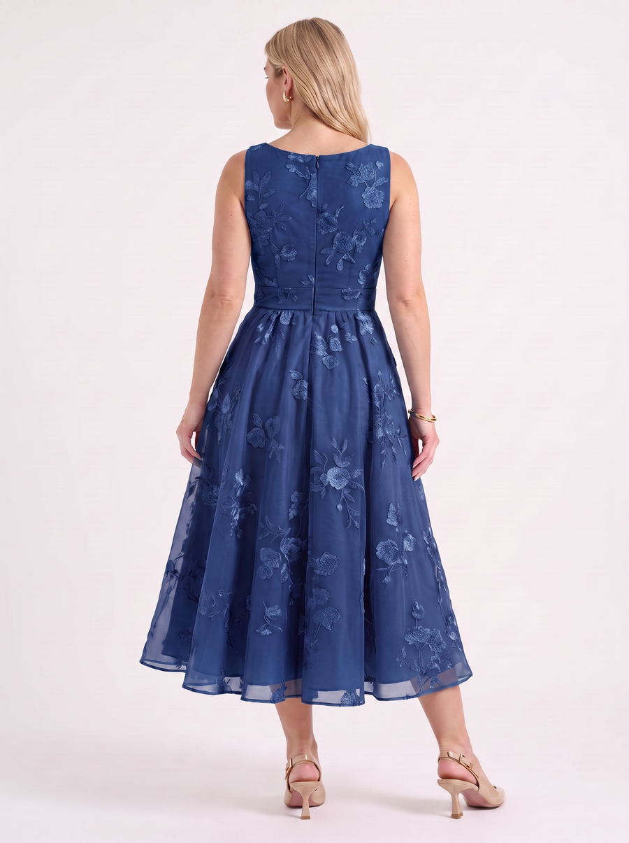 Cassie Midikleid in Wickeloptik mit floralem Muster